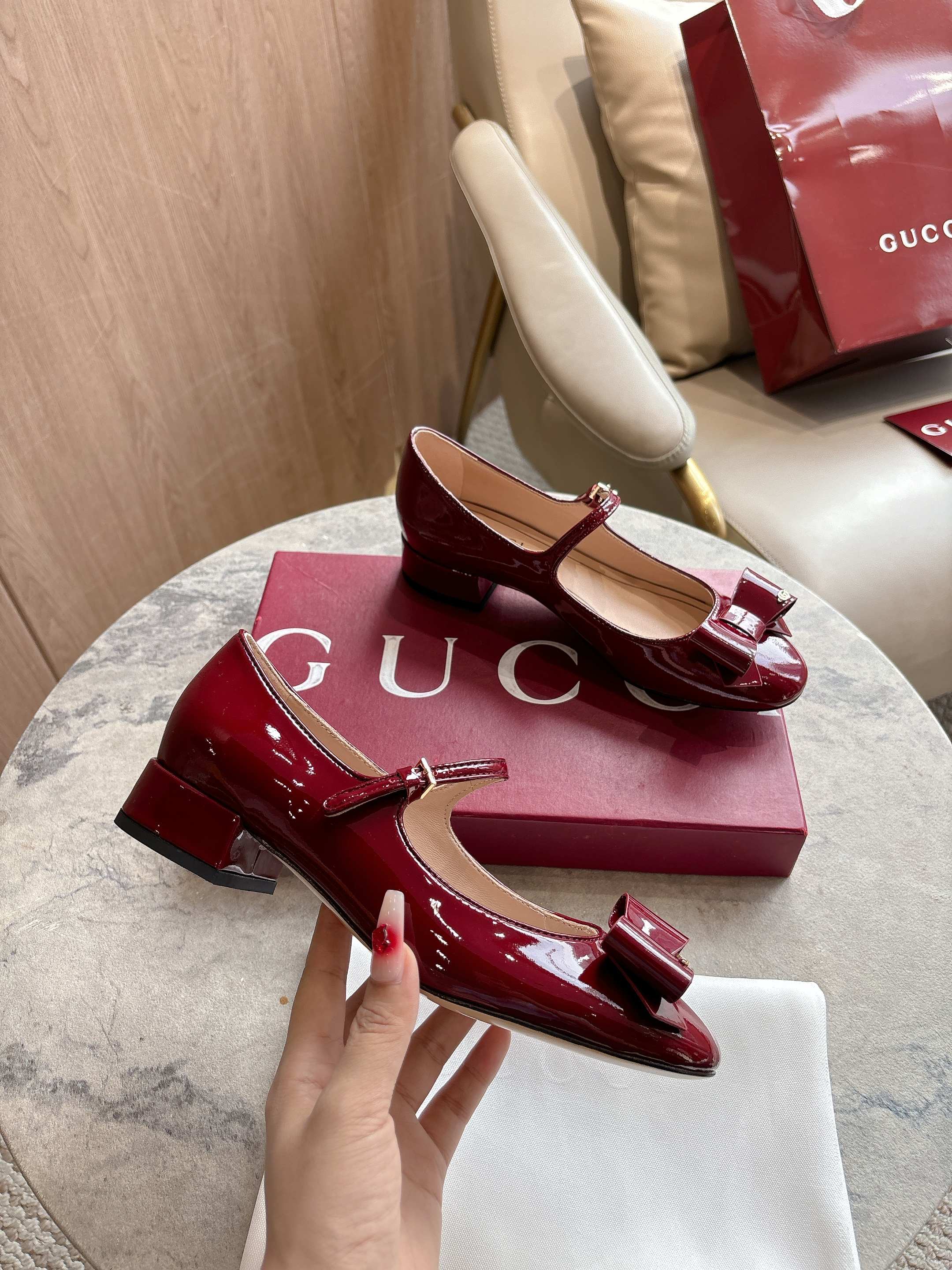 Gucci Red Ballet Flats with Double-G Bow Detail and Low Heels - 图片 3