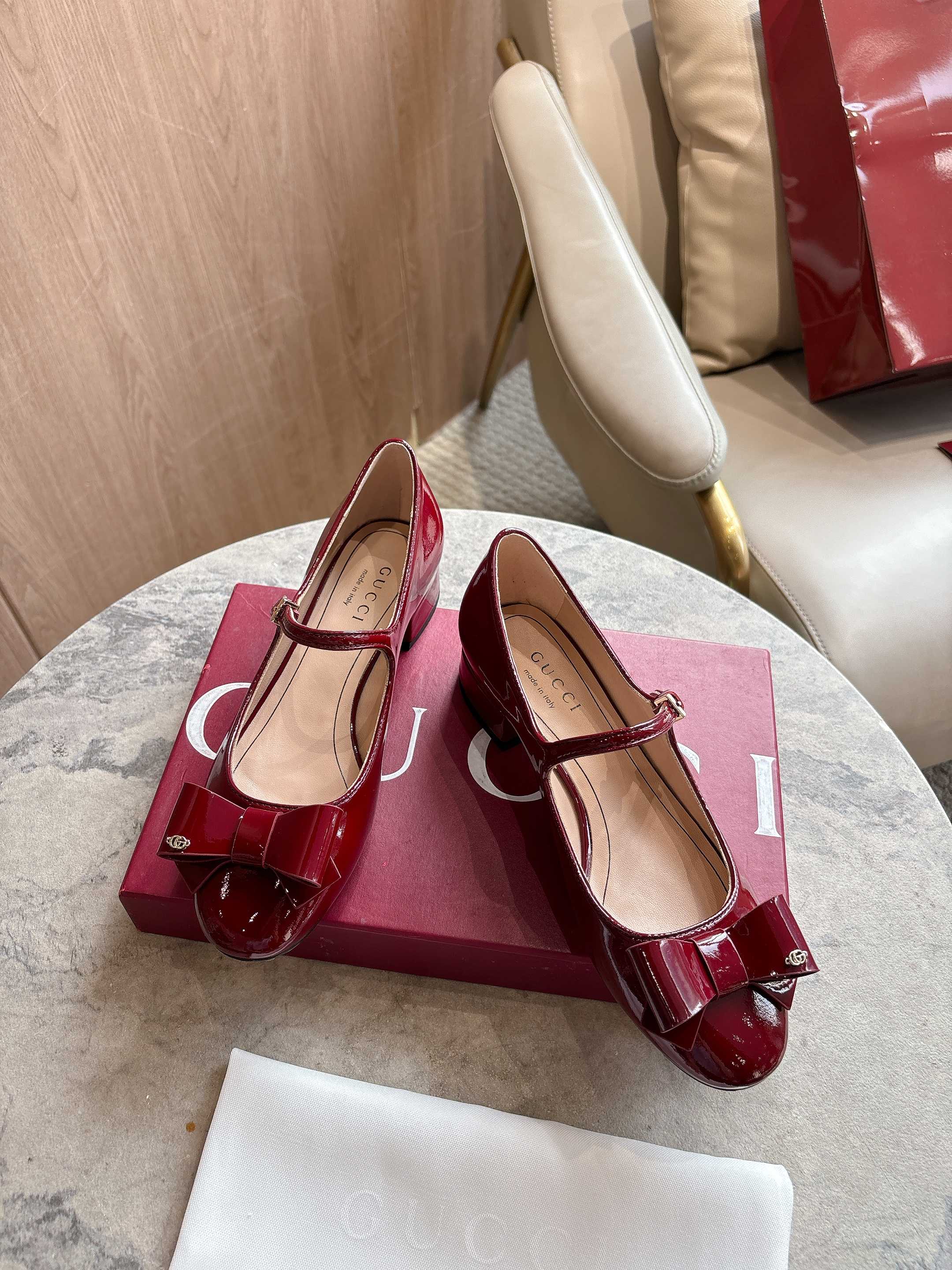 Gucci Red Ballet Flats with Double-G Bow Detail and Low Heels