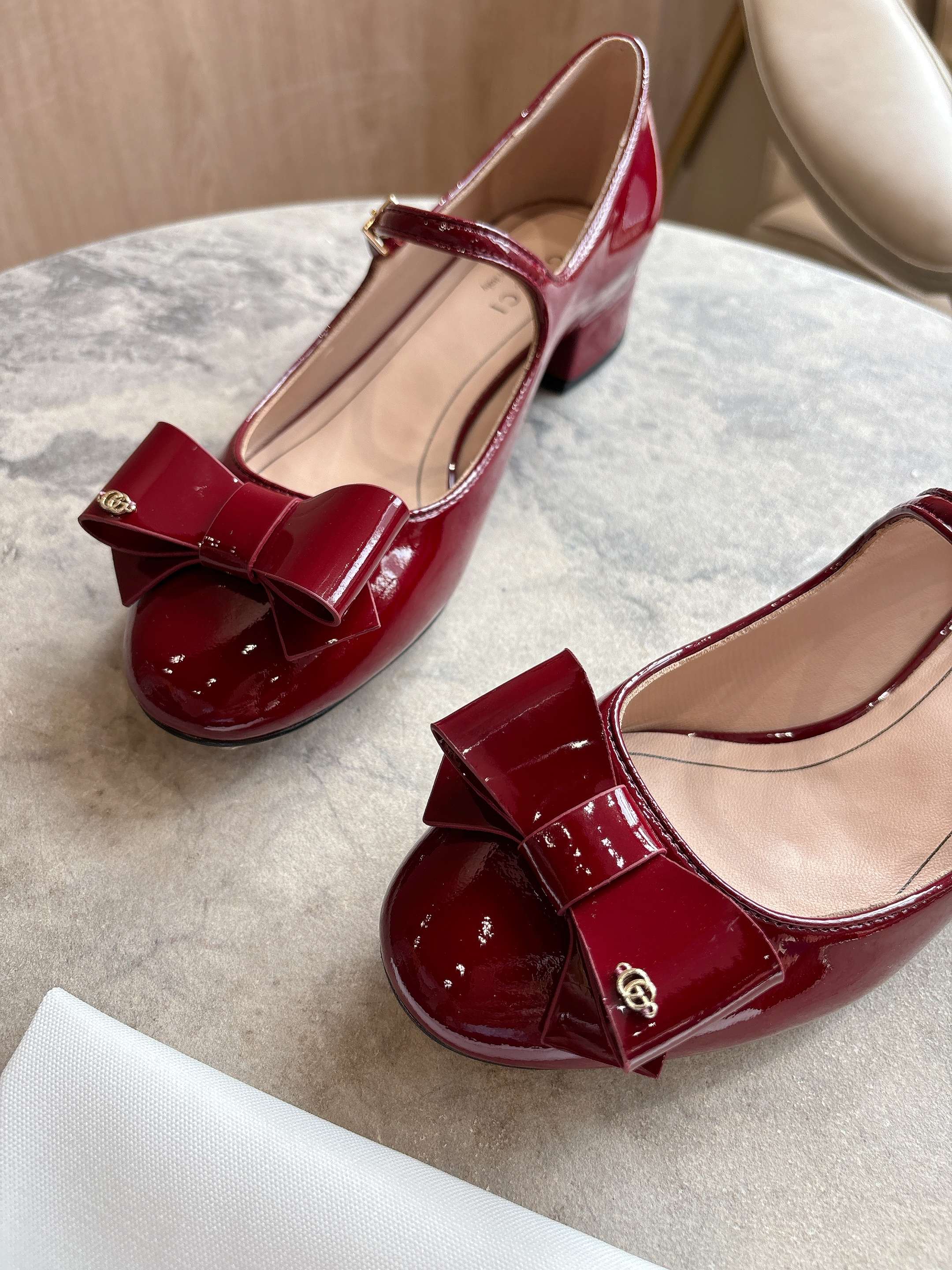 Gucci Red Ballet Flats with Double-G Bow Detail and Low Heels - 图片 6