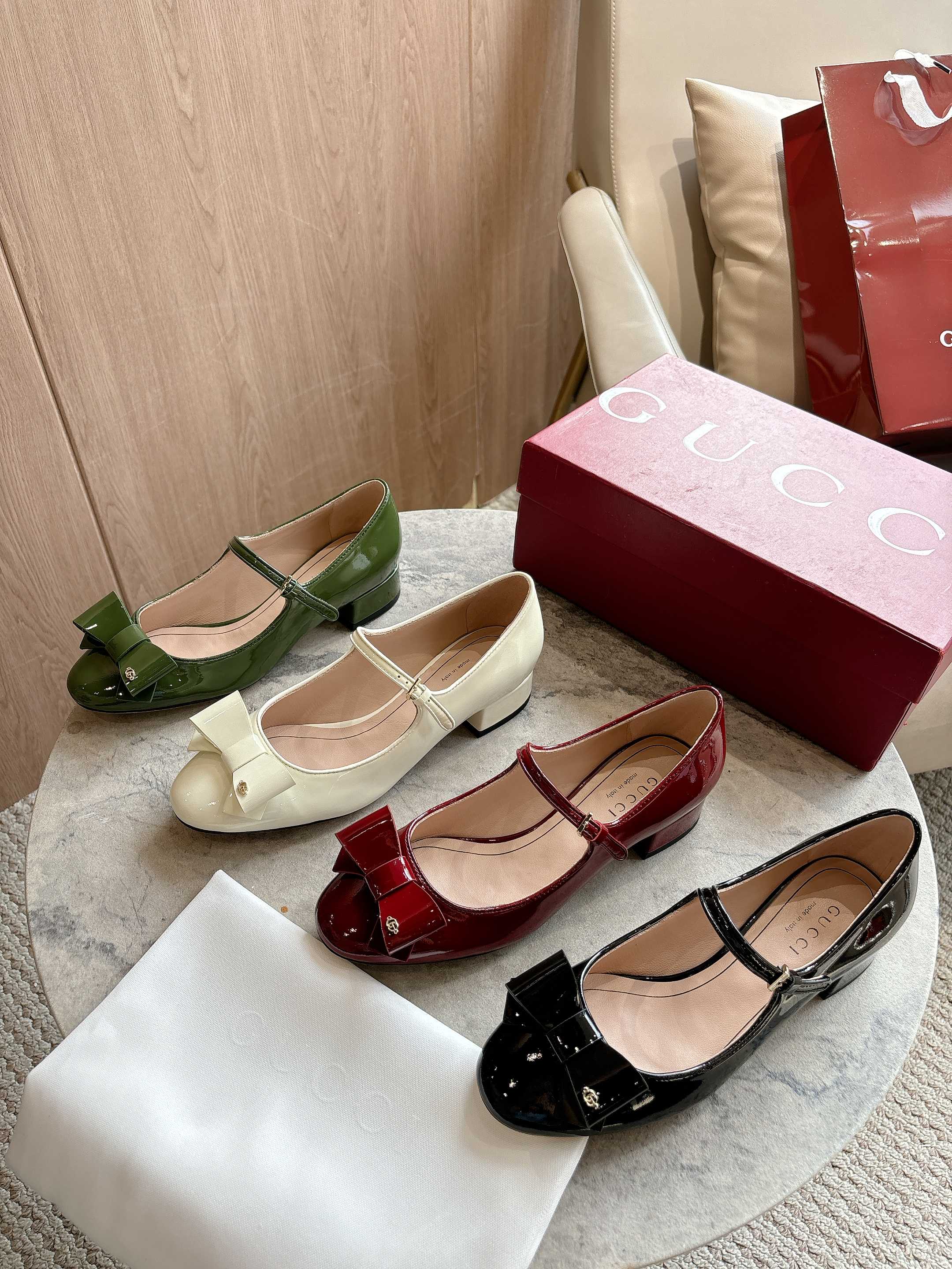 Gucci Red Ballet Flats with Double-G Bow Detail and Low Heels - 图片 9