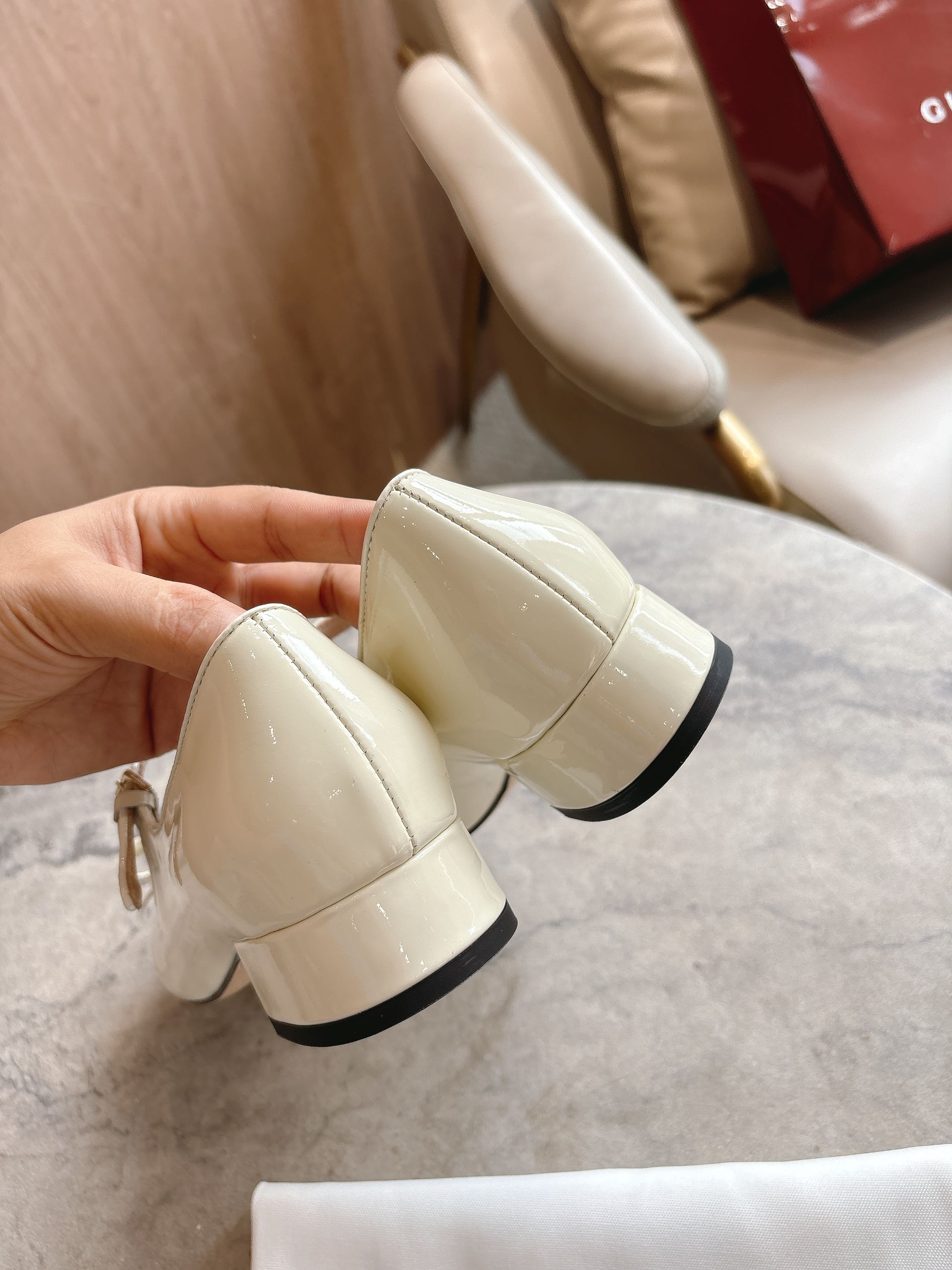 Gucci White Ballet Flats with Double-G Bow Detail and Low Heels - 图片 7