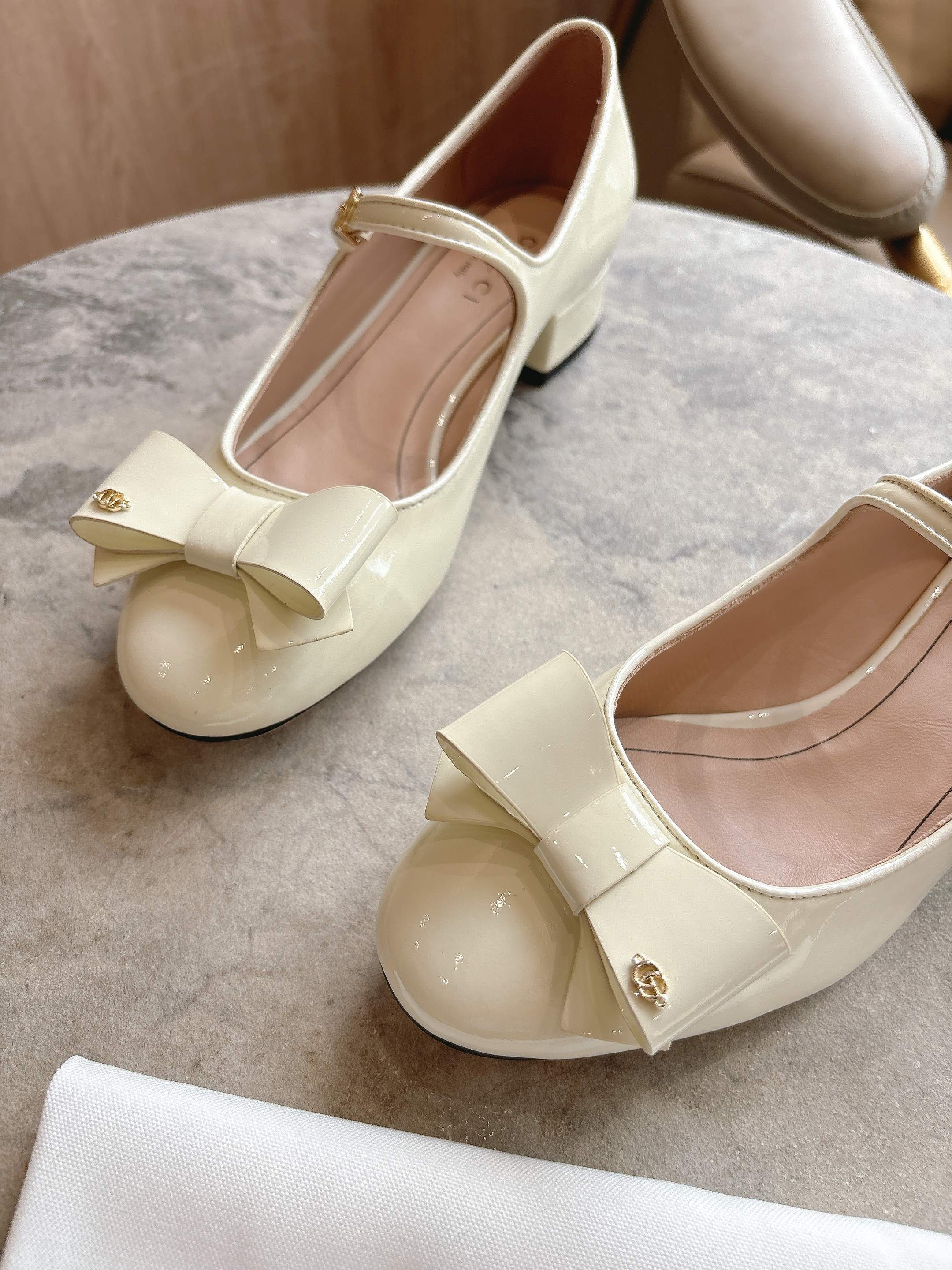 Gucci White Ballet Flats with Double-G Bow Detail and Low Heels - 图片 6