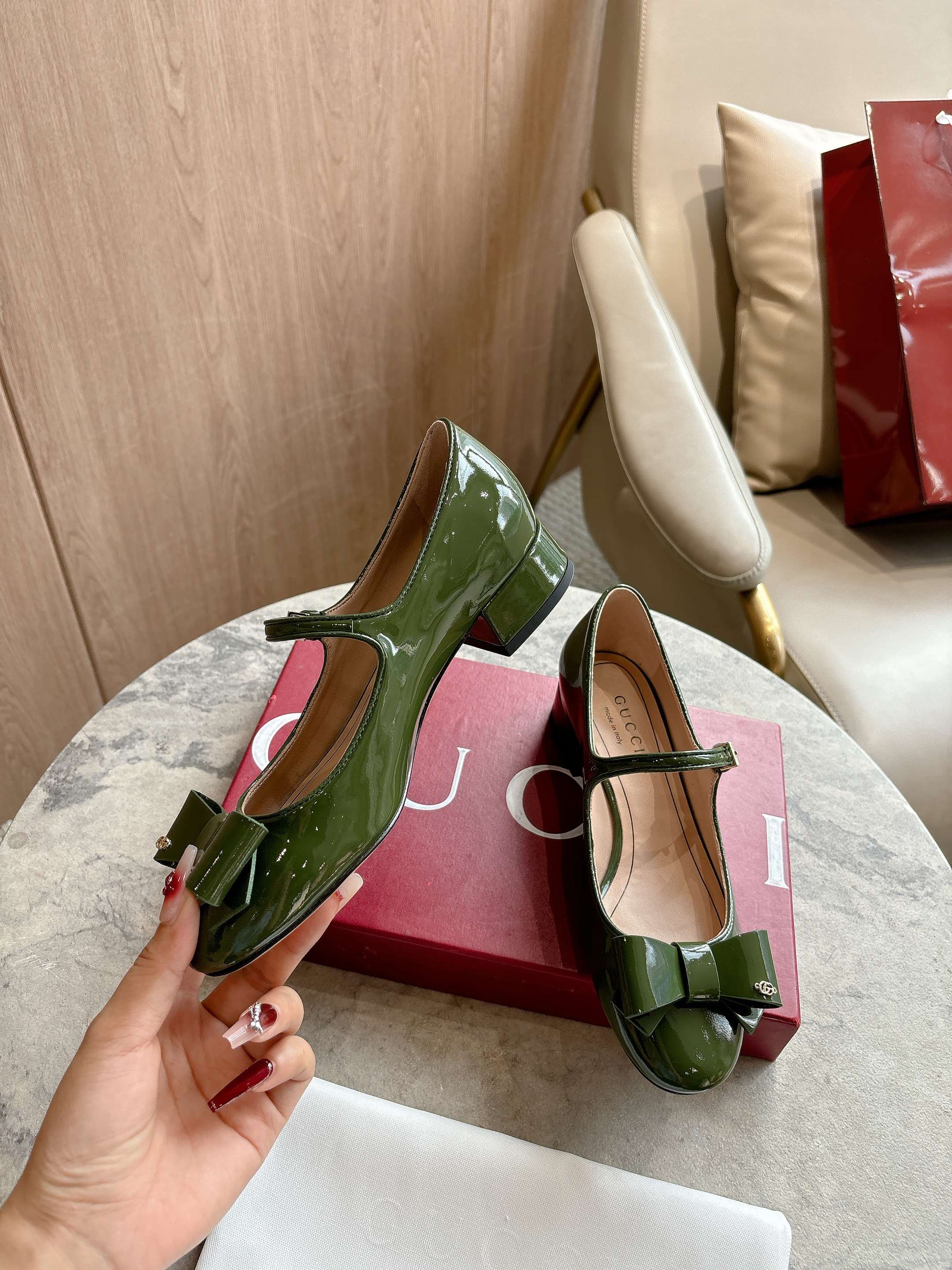 Gucci Green Ballet Flats with Double-G Bow Detail and Low Heels - 图片 2