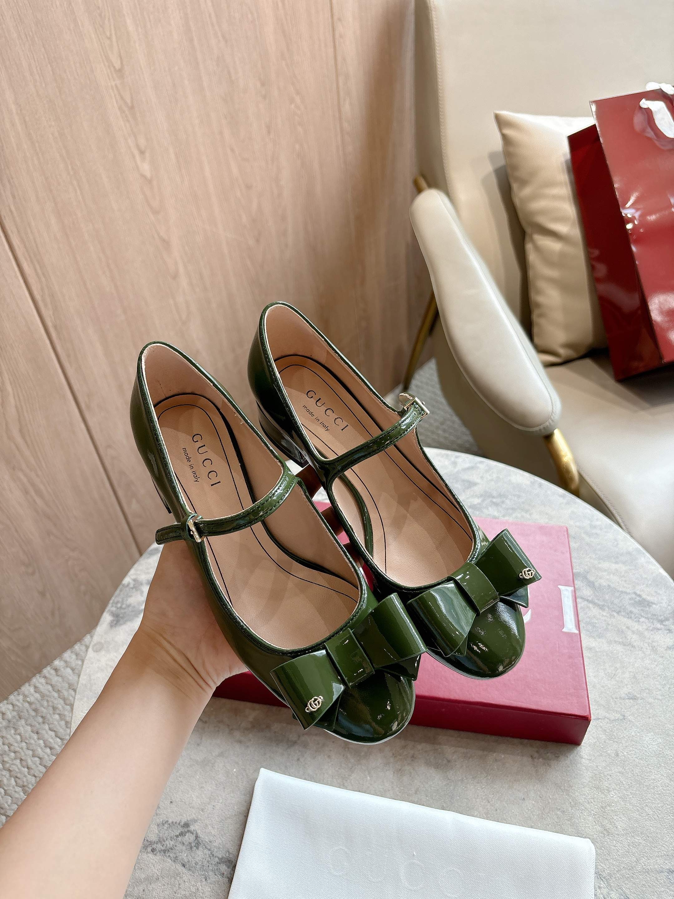 Gucci Green Ballet Flats with Double-G Bow Detail and Low Heels - 图片 3