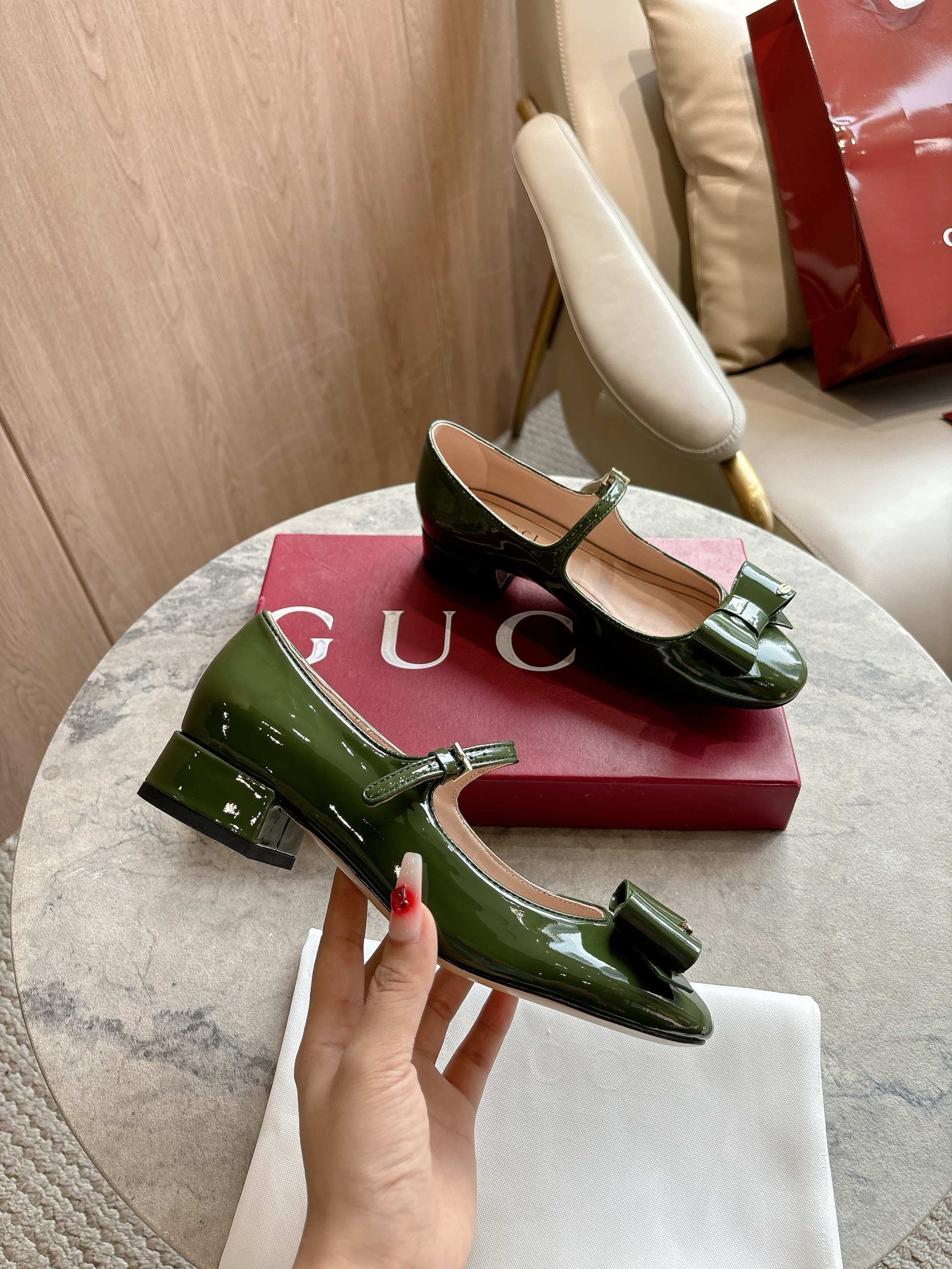Gucci Green Ballet Flats with Double-G Bow Detail and Low Heels - 图片 4