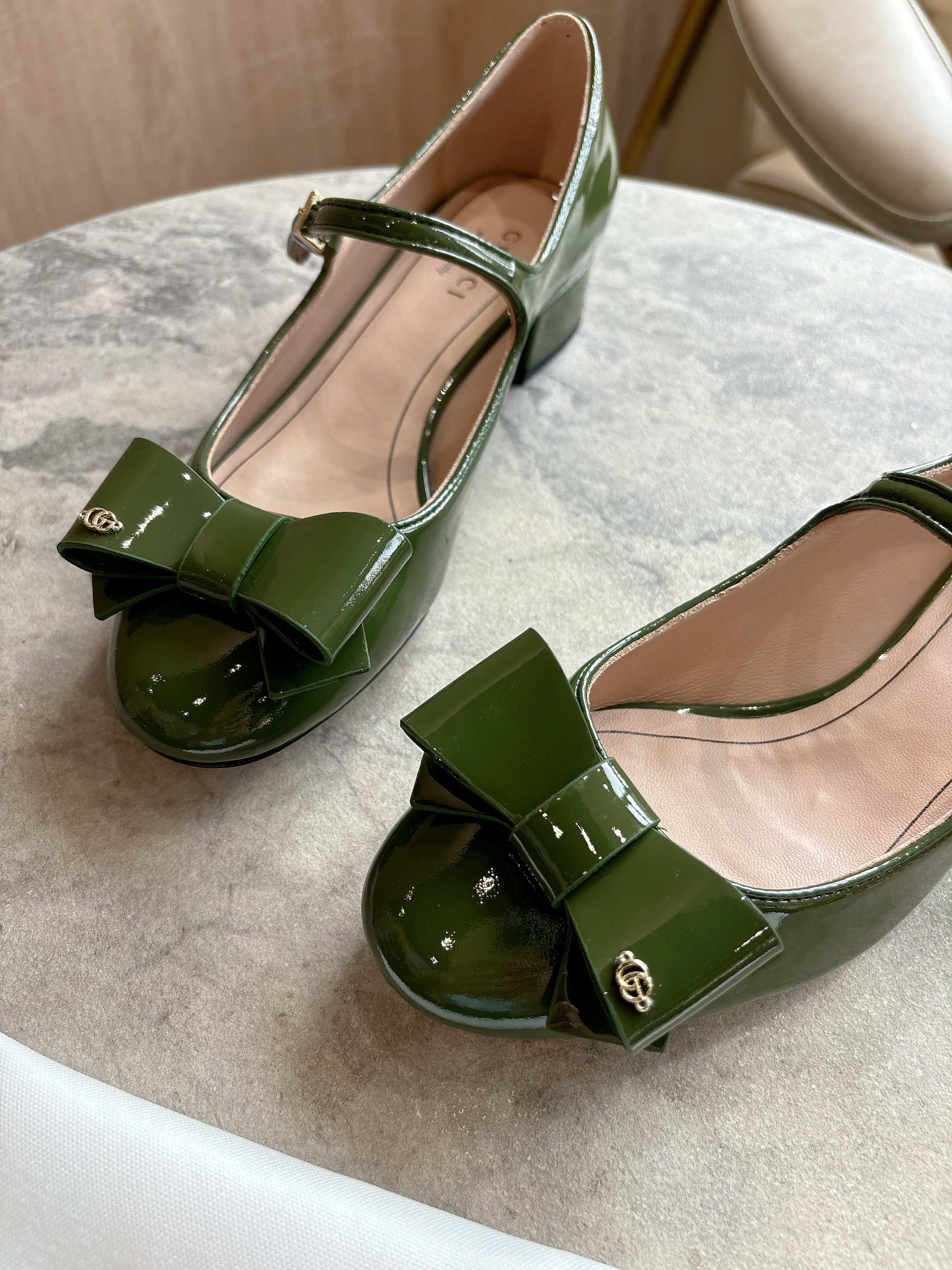 Gucci Green Ballet Flats with Double-G Bow Detail and Low Heels - 图片 6