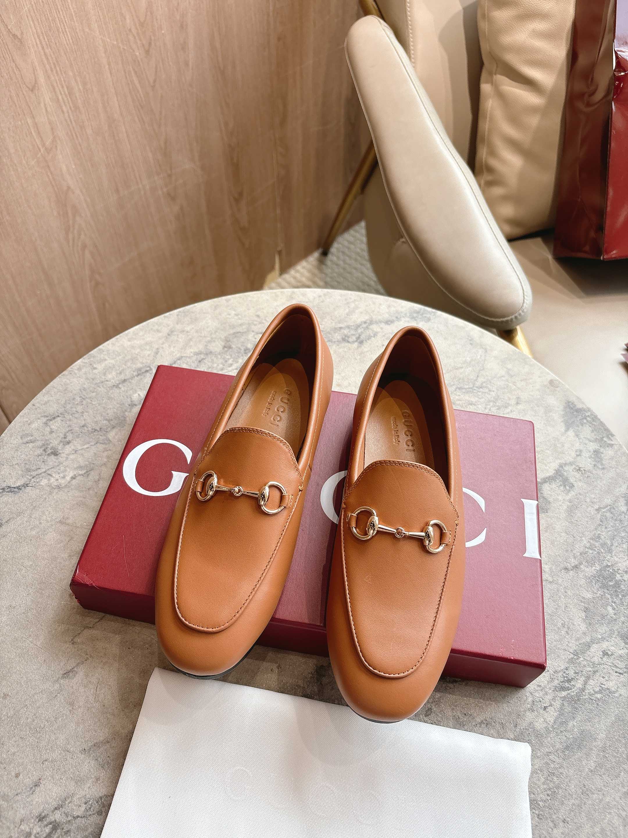 NO:476820,【1819-1 Light Brown, 35-42】 Single shoe series fabric top-grade original cowhide, inner footbed cowhide, original bronze gold horse buckle, Italian original genuine leather sole [Inner matching certificate/cloth bag/tool ​​bag, etc. full set of packaging], single shoe, cowhide, Leather soles19860909【1819-1 浅棕,35-42】 单鞋系列面料顶级原版牛皮,内里垫脚牛皮,原版古铜金马衔扣,意大利原版真皮大底［内配合格证／布袋／手提袋等全套包装］,单鞋,cowhide,Leather soles,Women's Shoes