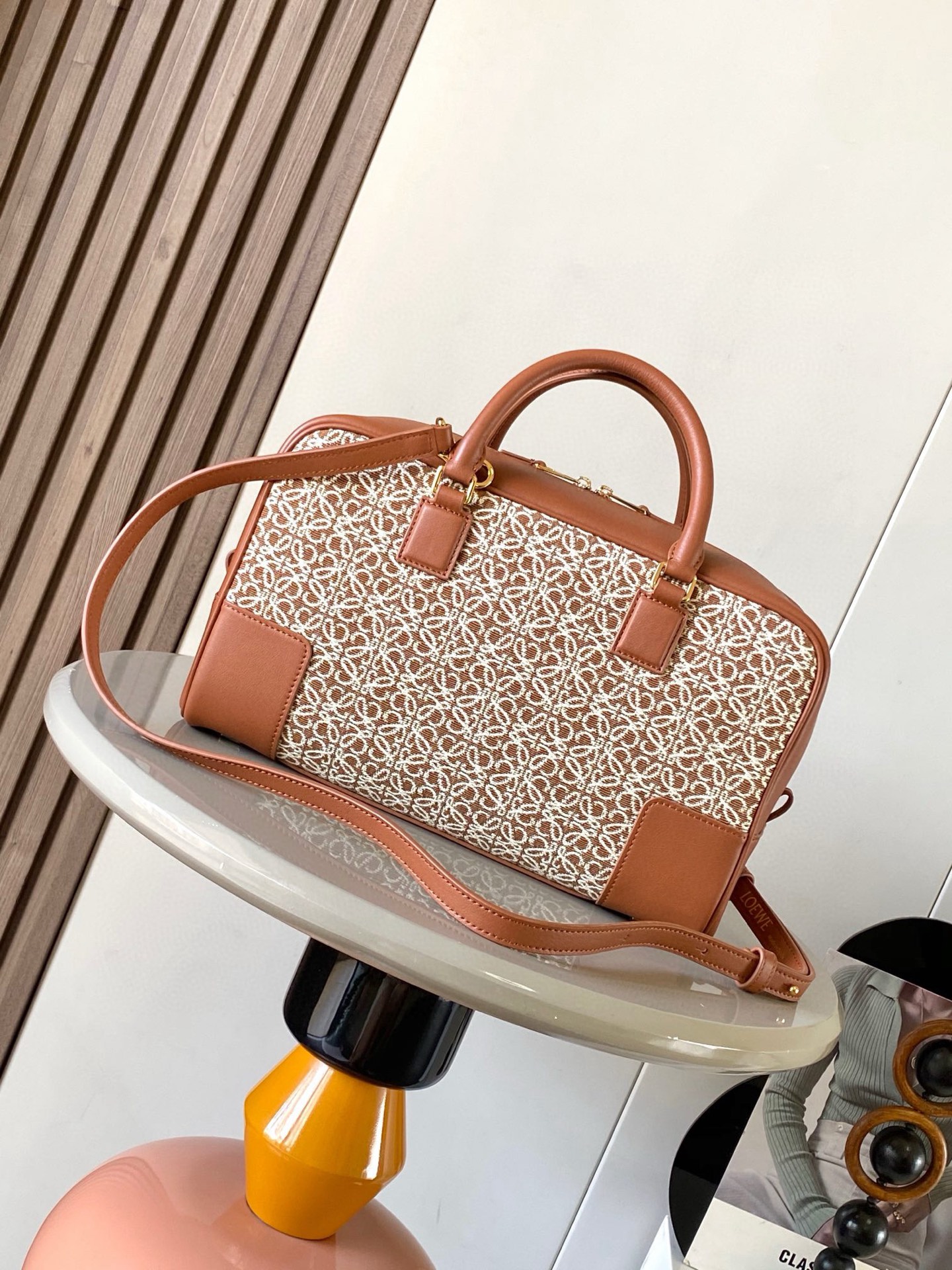 Christian Louboutin 限时特价纳帕牛皮革 Amazona 28手袋 Amazona 是 LOE WE 的标志性手袋