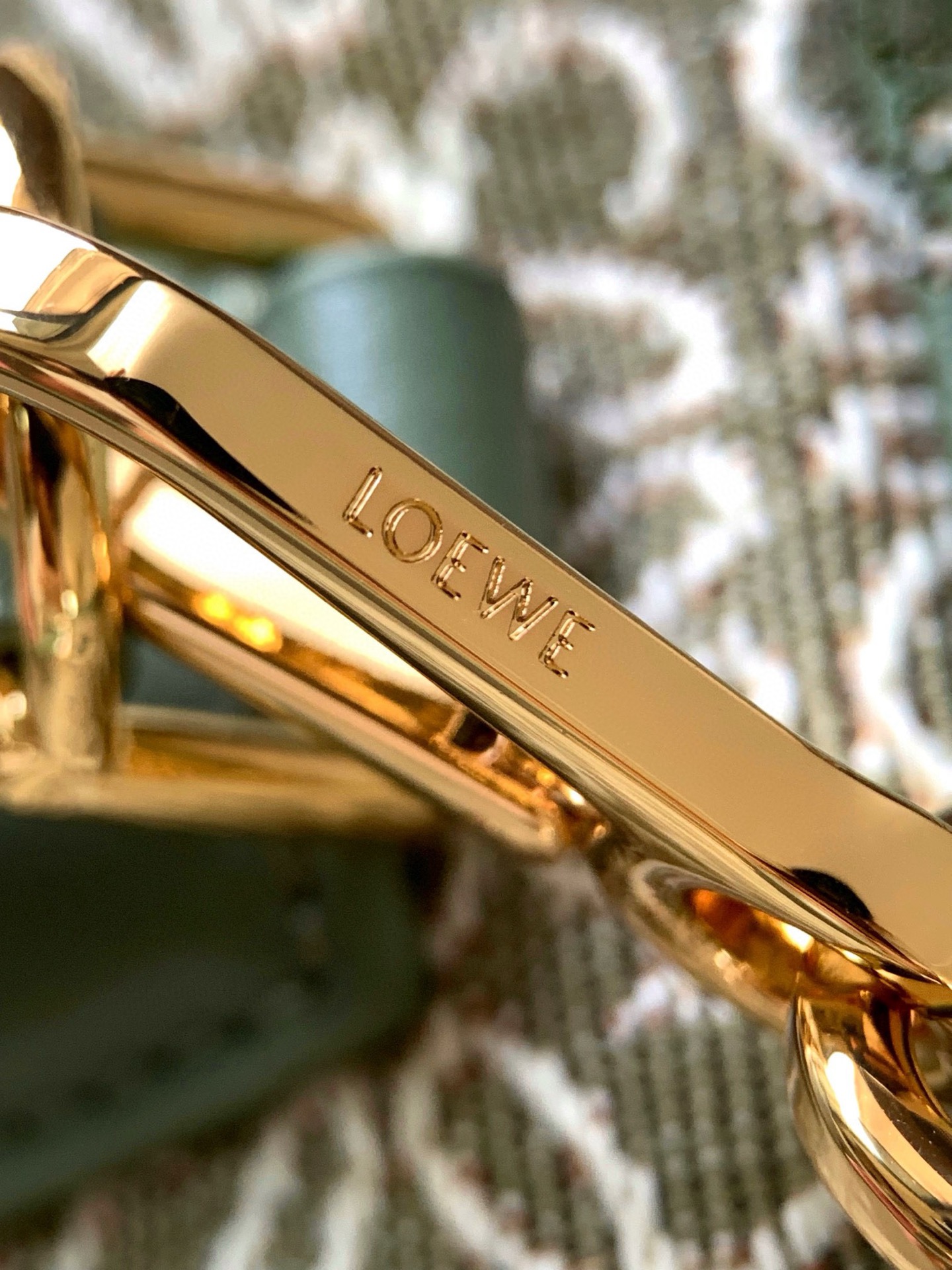Christian Louboutin 限时特价纳帕牛皮革 Amazona 28手袋 Amazona 是 LOE WE 的标志性手袋