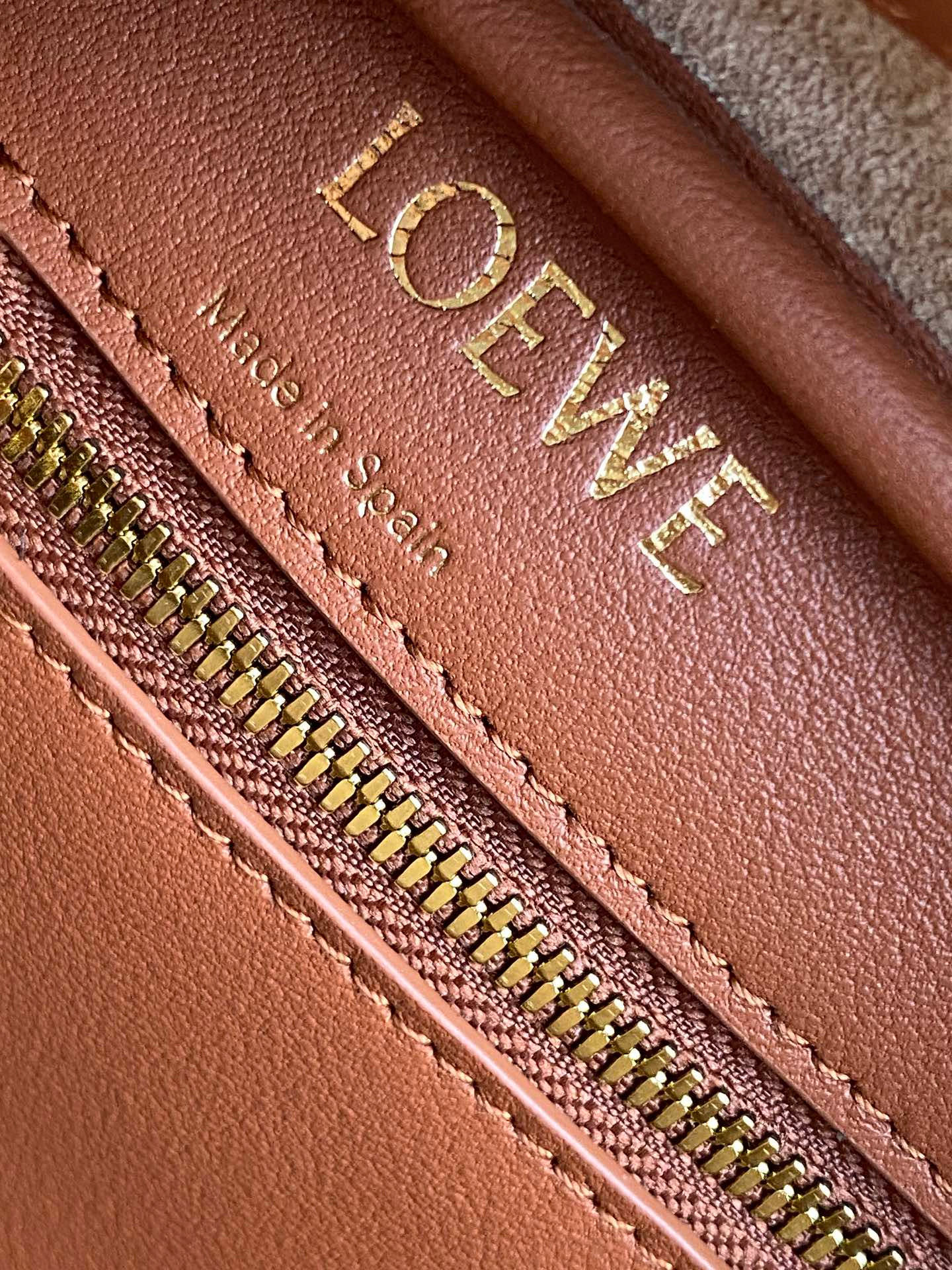 Christian Louboutin 限时特价纳帕牛皮革 Amazona 23 手袋 Amazona 是 LOE WE 的标志性手袋