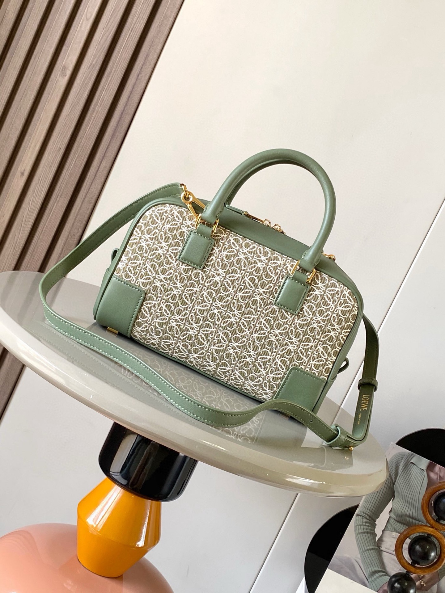 Christian Louboutin 限时特价纳帕牛皮革 Amazona 23 手袋 Amazona 是 LOE WE 的标志性手袋