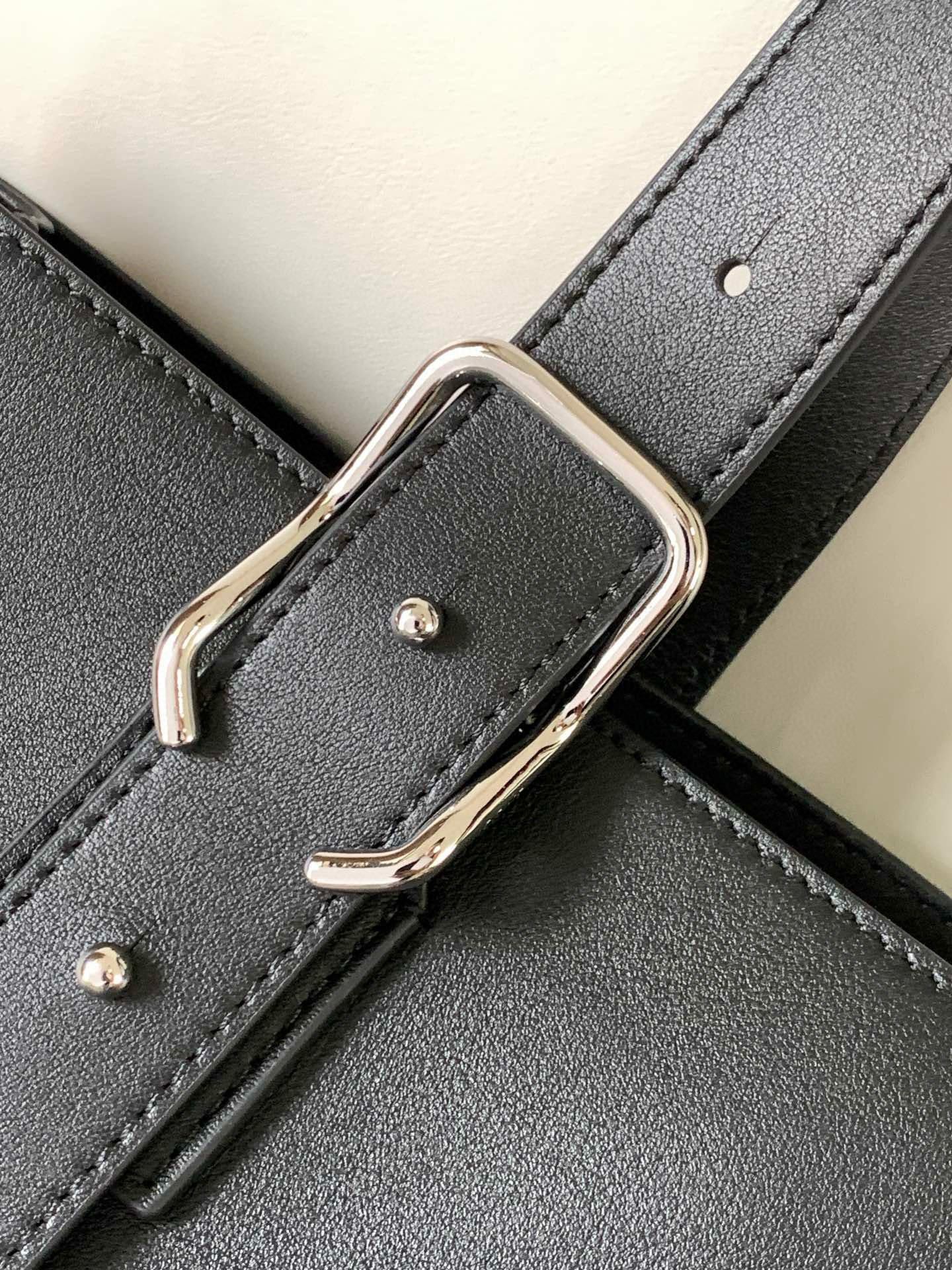 Loewe Leather Buckle Horizontal Tote Bag,38.7cm,Black 9 i1745115257178 143 0 8