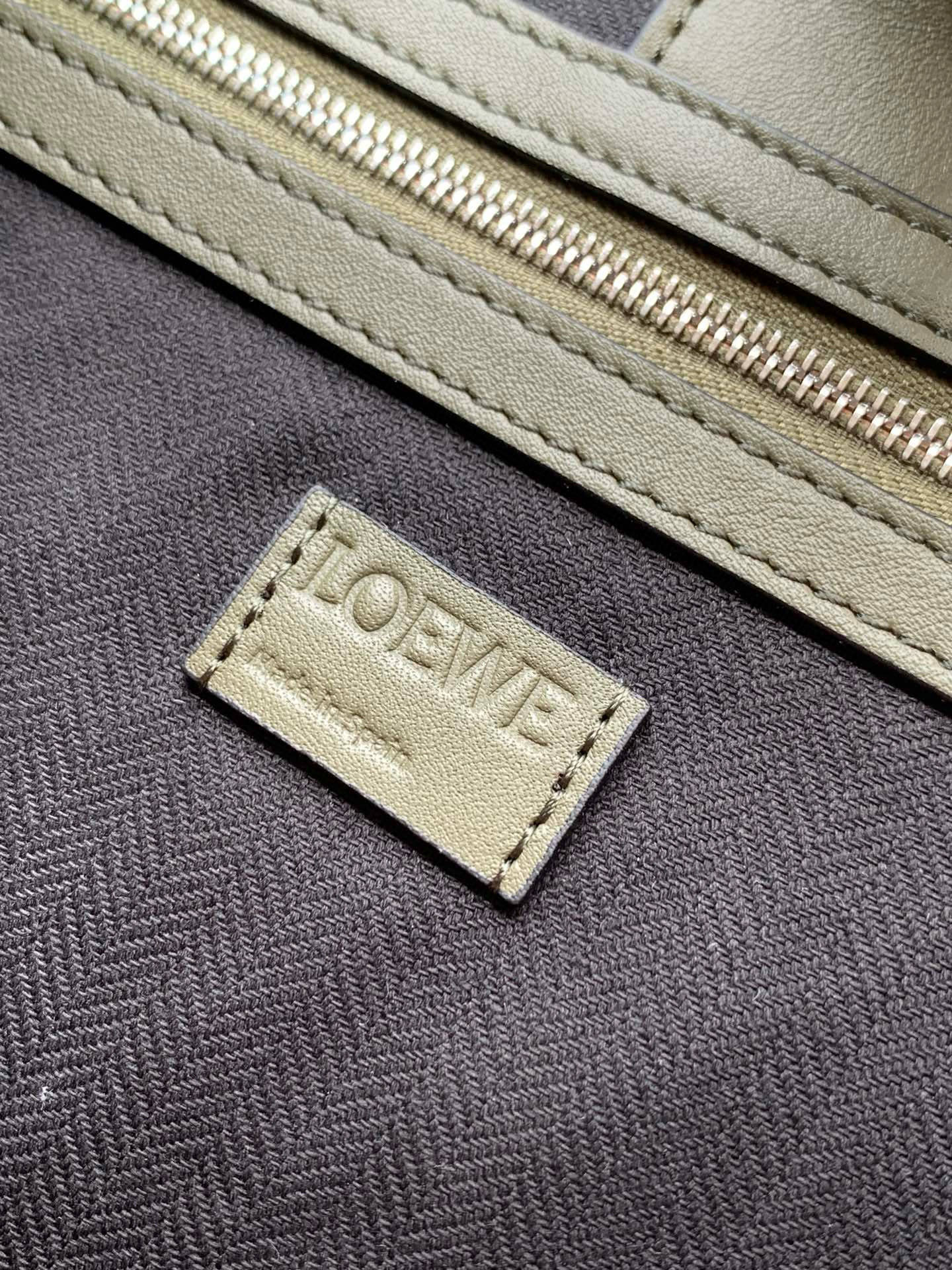 Loewe Buckle Horizontal Tote Bag in Classic Calfskin Leather, Green 9 i1745115326360 8877 0 8