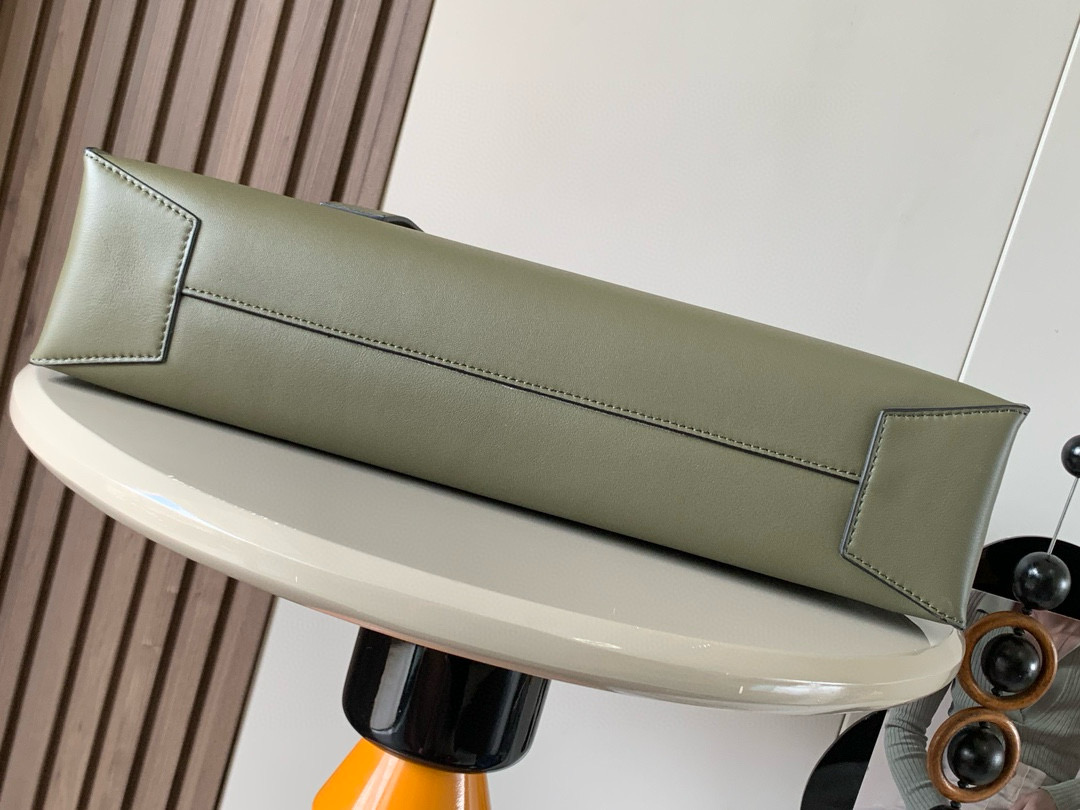 Loewe Buckle Horizontal Tote Bag in Classic Calfskin Leather, Green 3 i1745115335906 9791 0 2