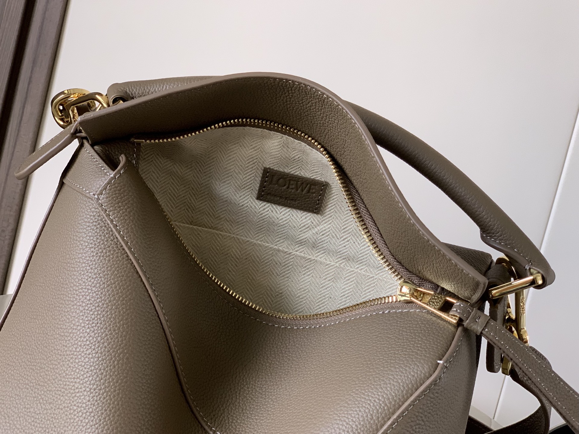 Loewe Puzzle Small Bag, Geometric Design, Nappa Calfskin Leather, 24 cm 9 i1751954870715 5561 0 7