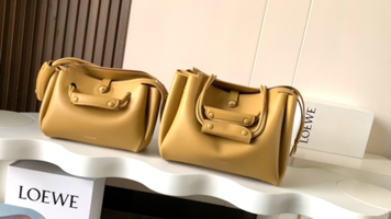 Soft cow leather, Madrid pocket. 23.5CM medium 28.5CM