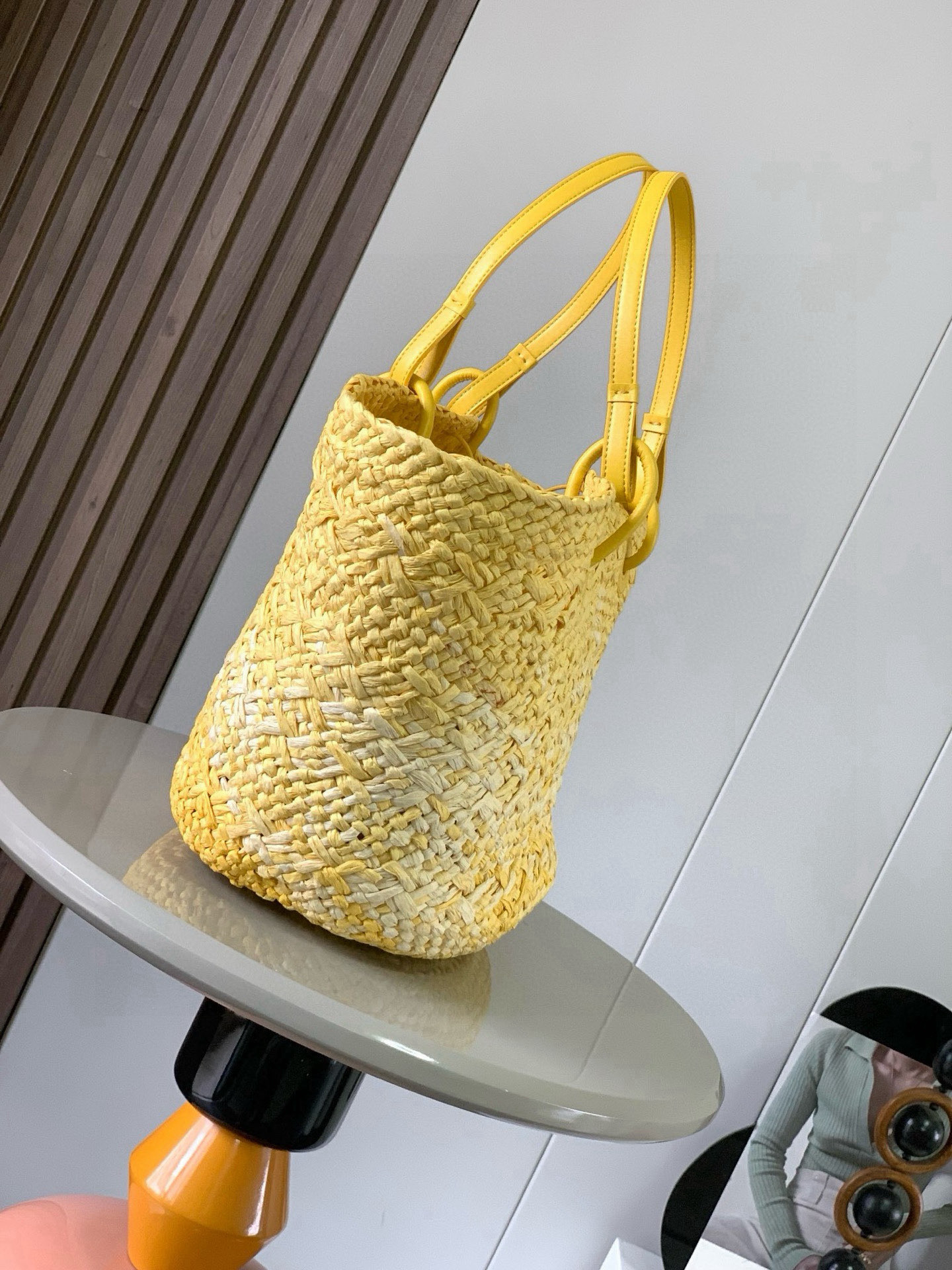 Hand-Woven Iraka Palm Fibre Basket Bag with Cow Leather Details - 图片 2