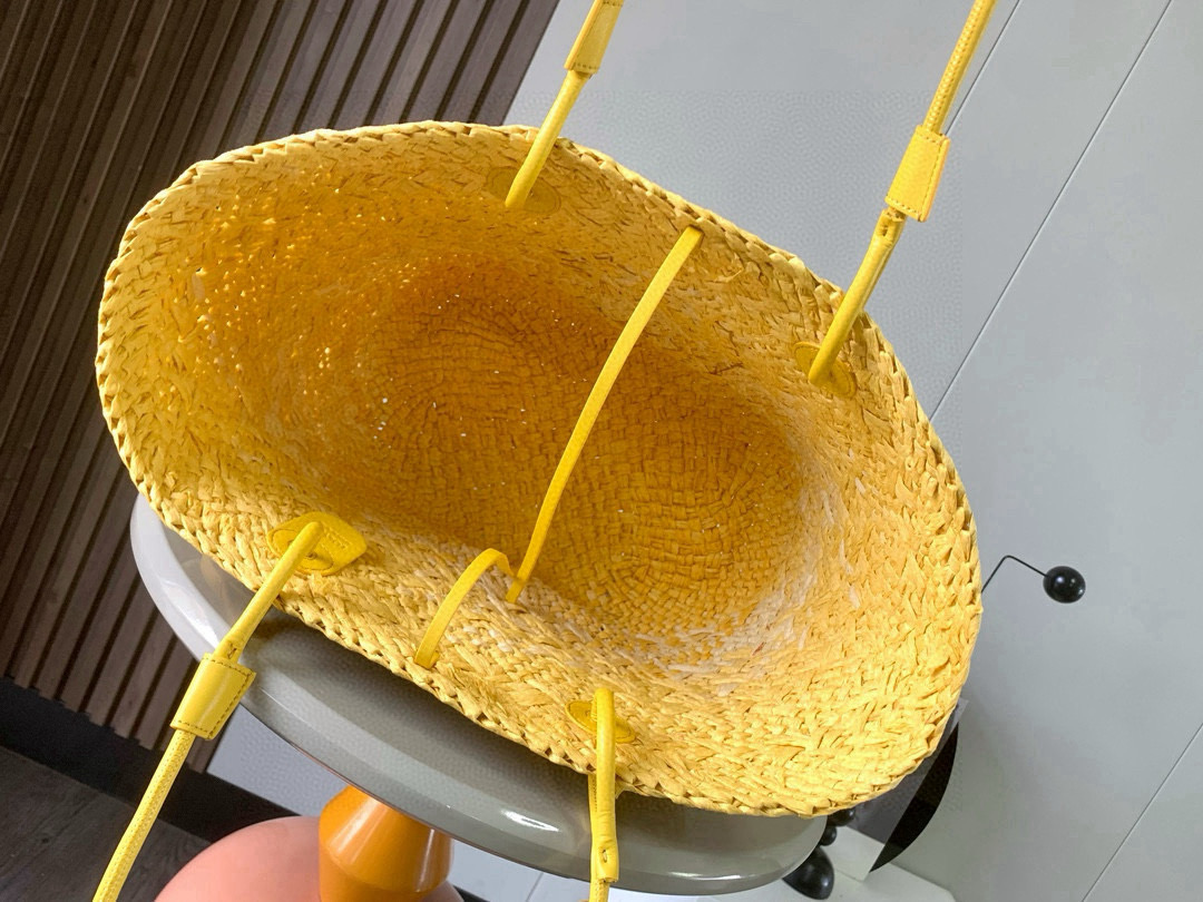 Hand-Woven Iraka Palm Fibre Basket Bag with Cow Leather Details - 图片 9