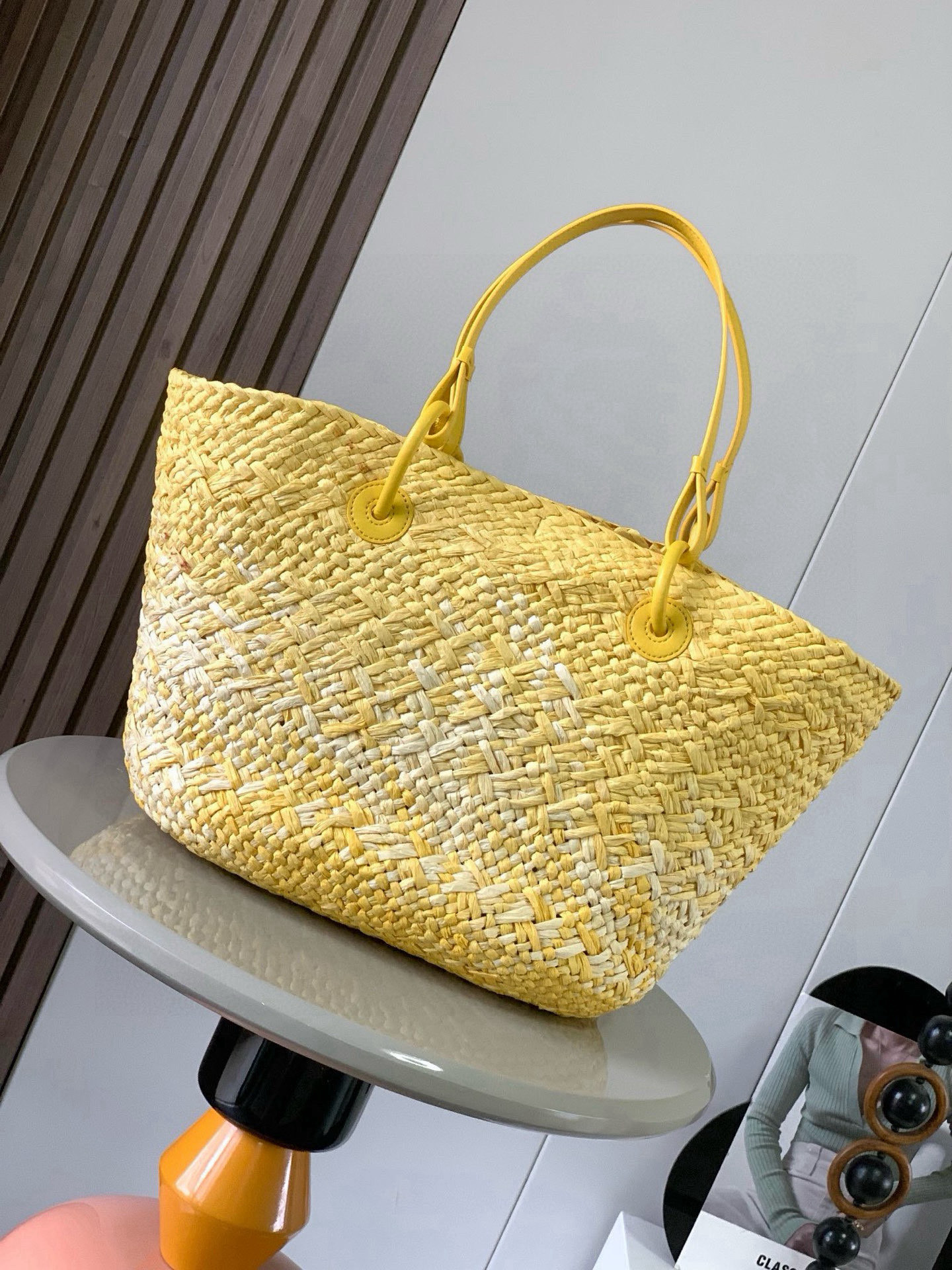 Hand-Woven Iraka Palm Fibre Basket Bag with Cow Leather Details - 图片 4