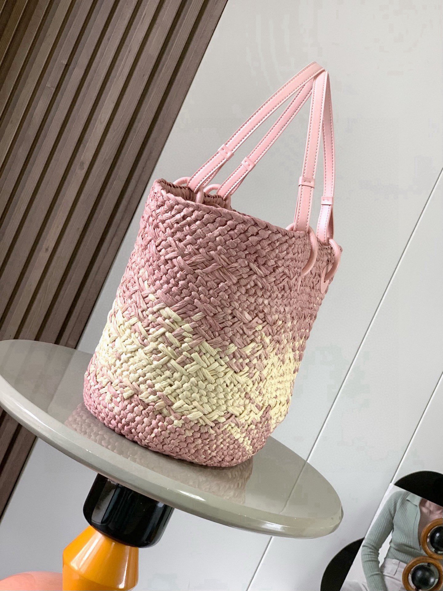 Hand-Woven Iraka Palm Fibre Basket Bag with Cow Leather Details - 图片 2