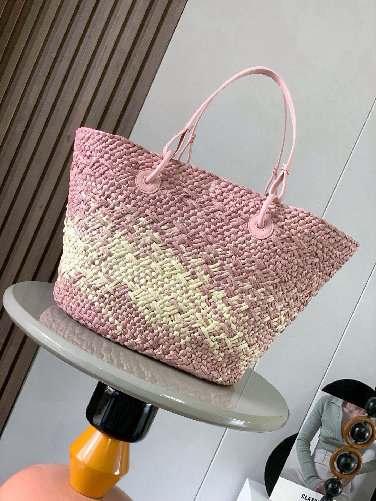 Hand-Woven Iraka Palm Fibre Basket Bag with Cow Leather Details - 图片 4