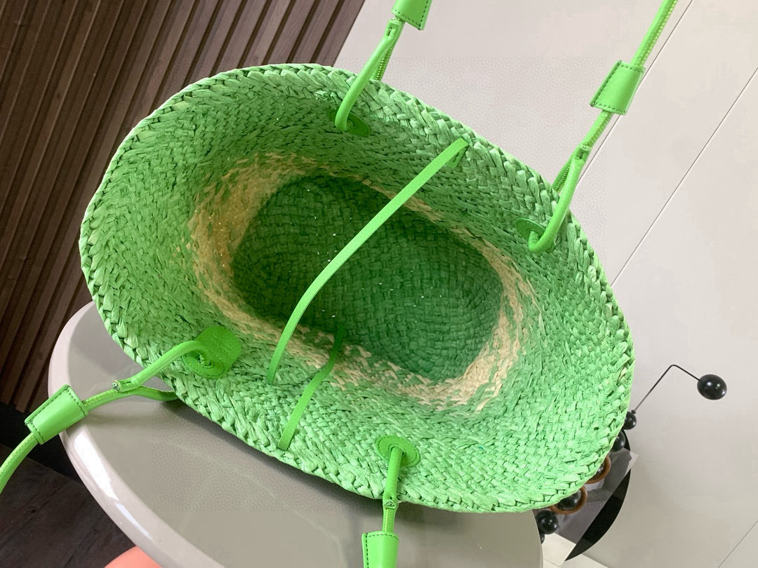 Hand-Woven Iraka Palm Fibre Basket Bag with Cow Leather Details - 图片 9