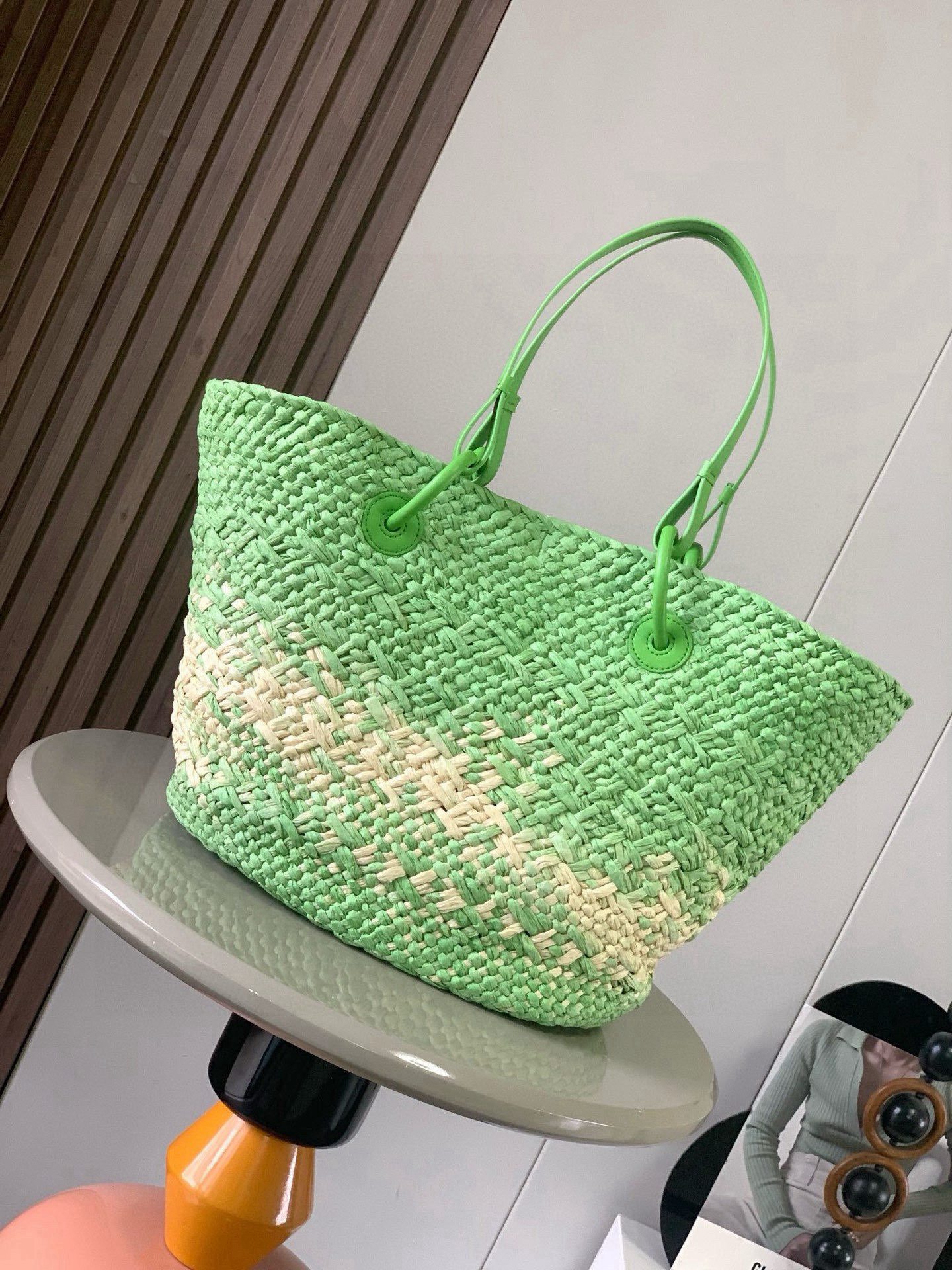 Hand-Woven Iraka Palm Fibre Basket Bag with Cow Leather Details - 图片 4