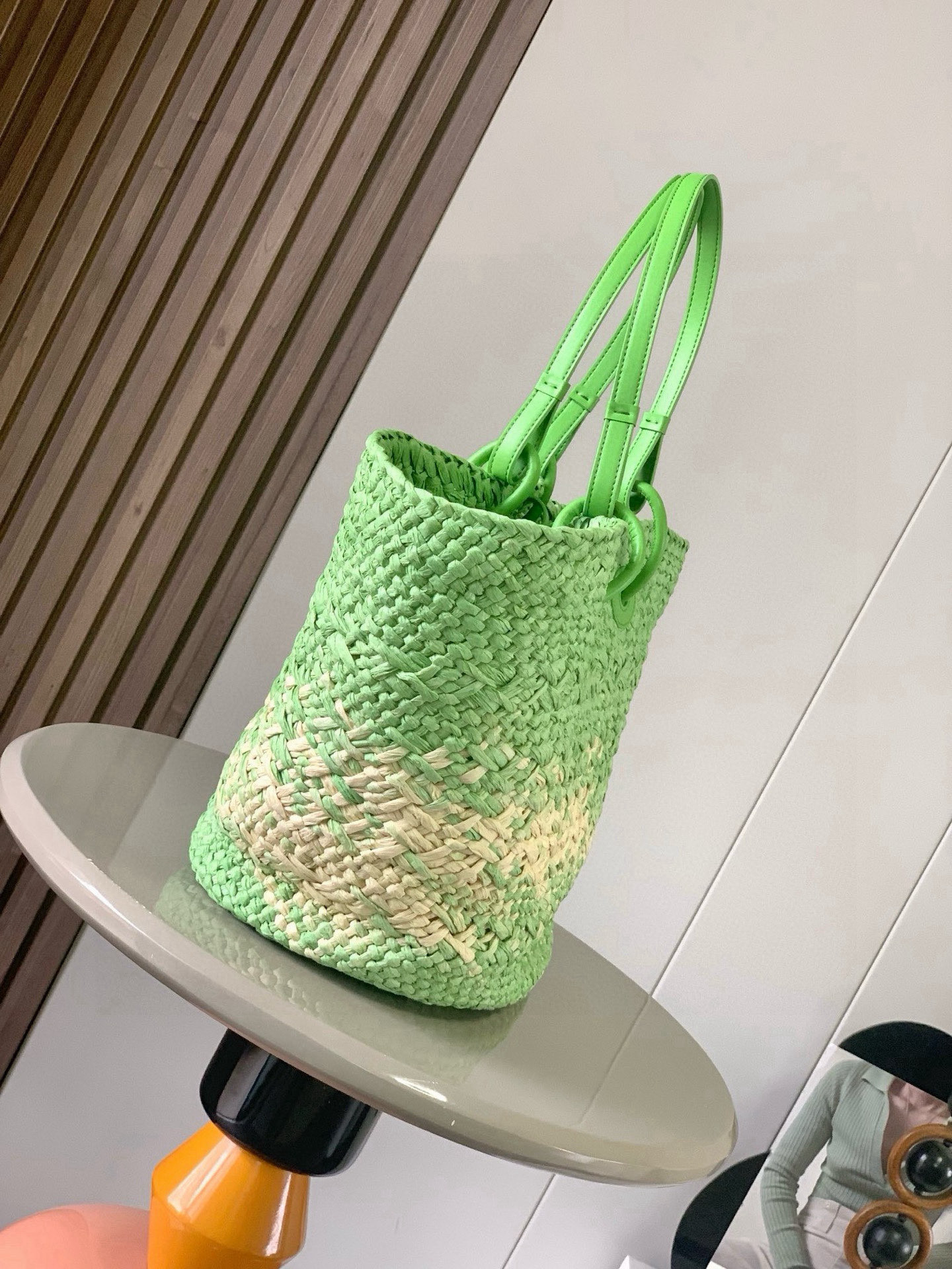 Hand-Woven Iraka Palm Fibre Basket Bag with Cow Leather Details - 图片 2