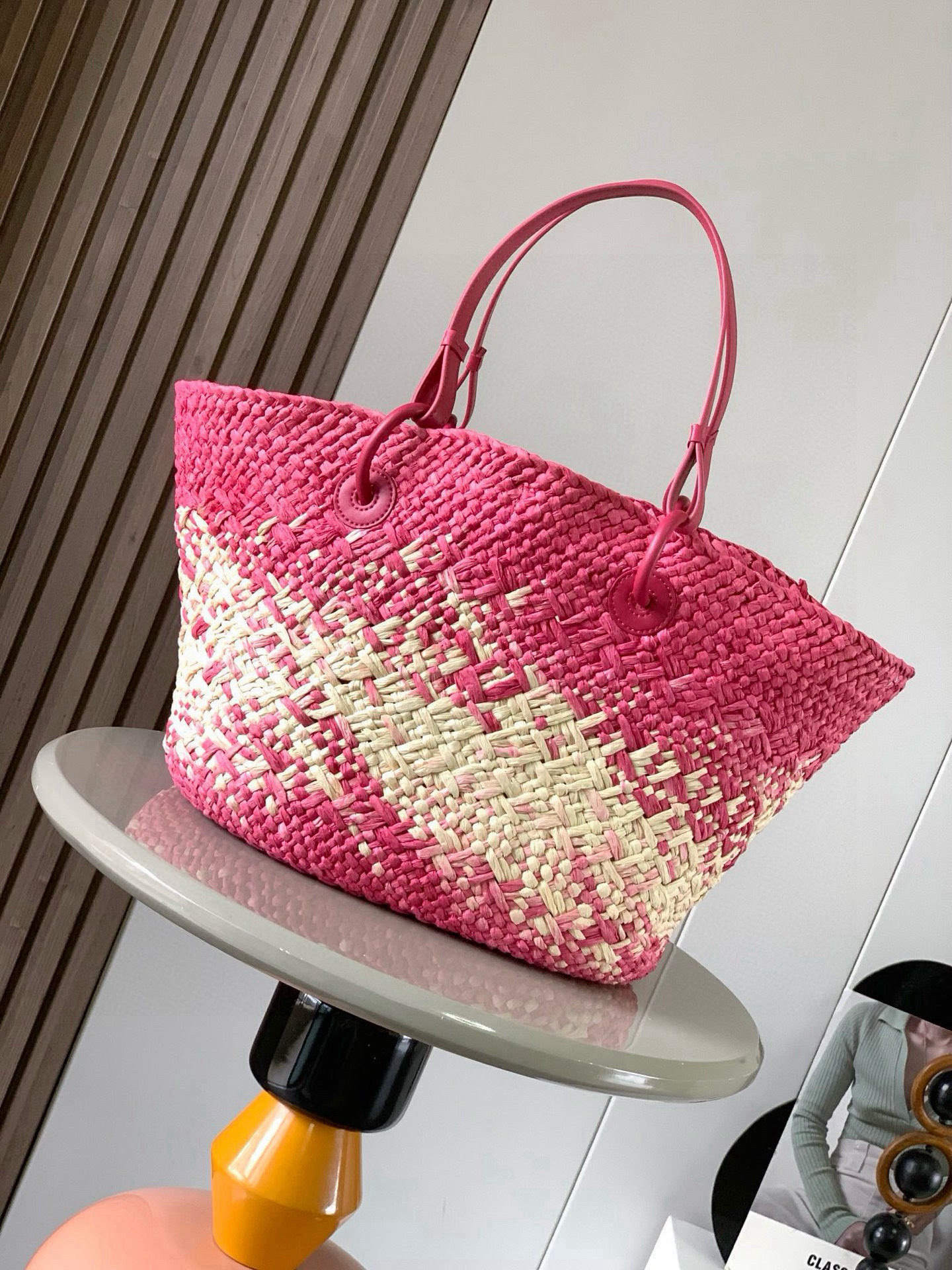 Hand-Woven Iraka Palm Fibre Basket Bag with Cow Leather Details - 图片 4