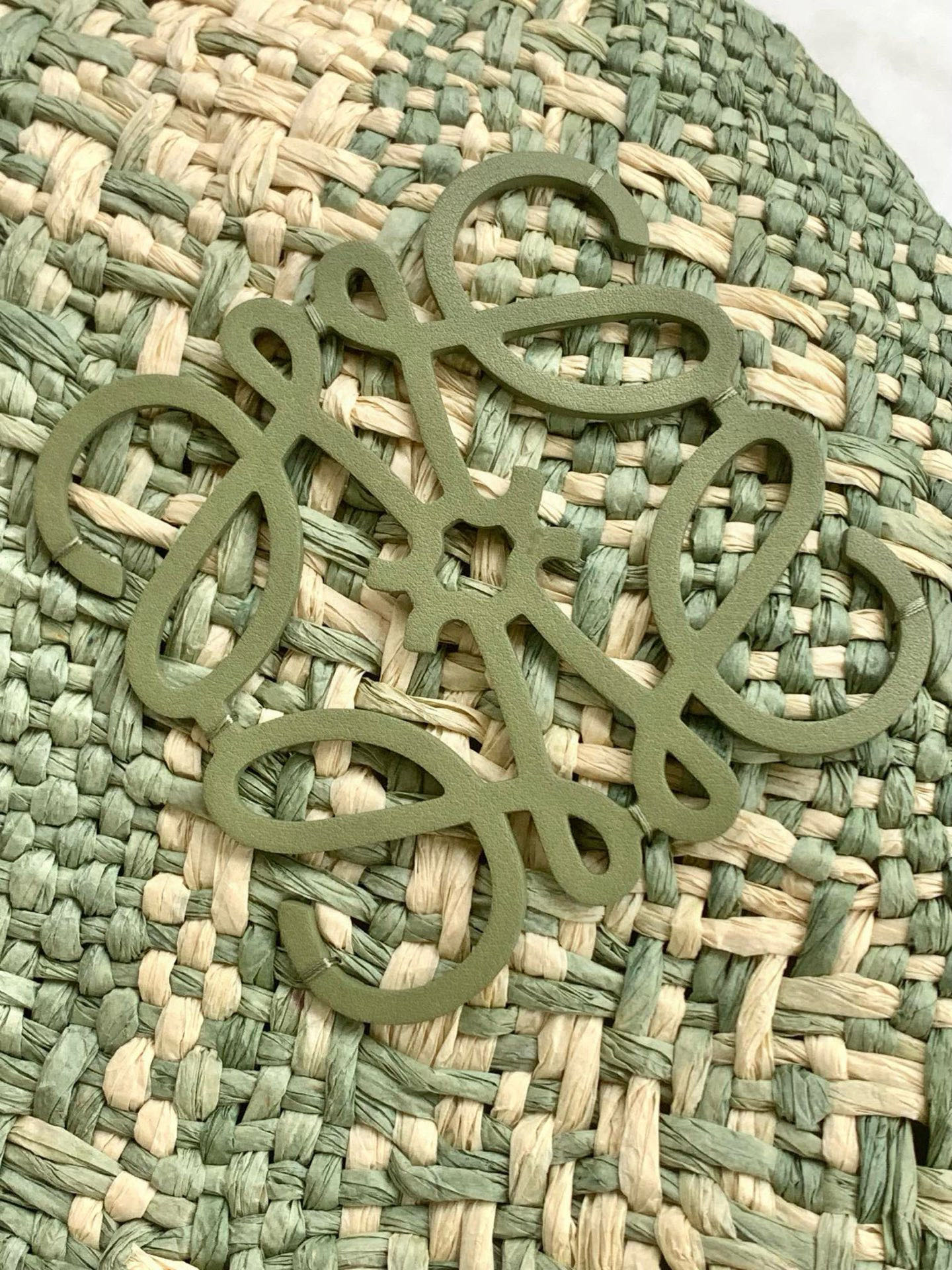 Hand-Woven Iraka Palm Fibre Basket Bag with Cow Leather Details - 图片 5