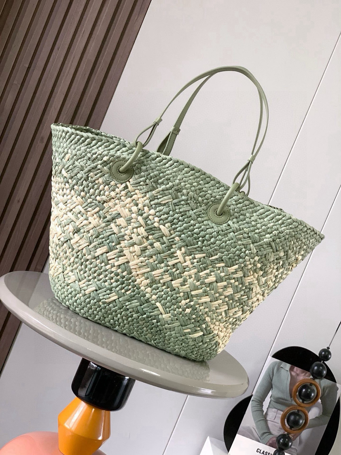 Hand-Woven Iraka Palm Fibre Basket Bag with Cow Leather Details - 图片 4