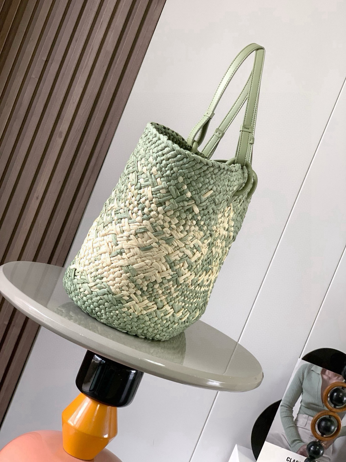 Hand-Woven Iraka Palm Fibre Basket Bag with Cow Leather Details - 图片 2