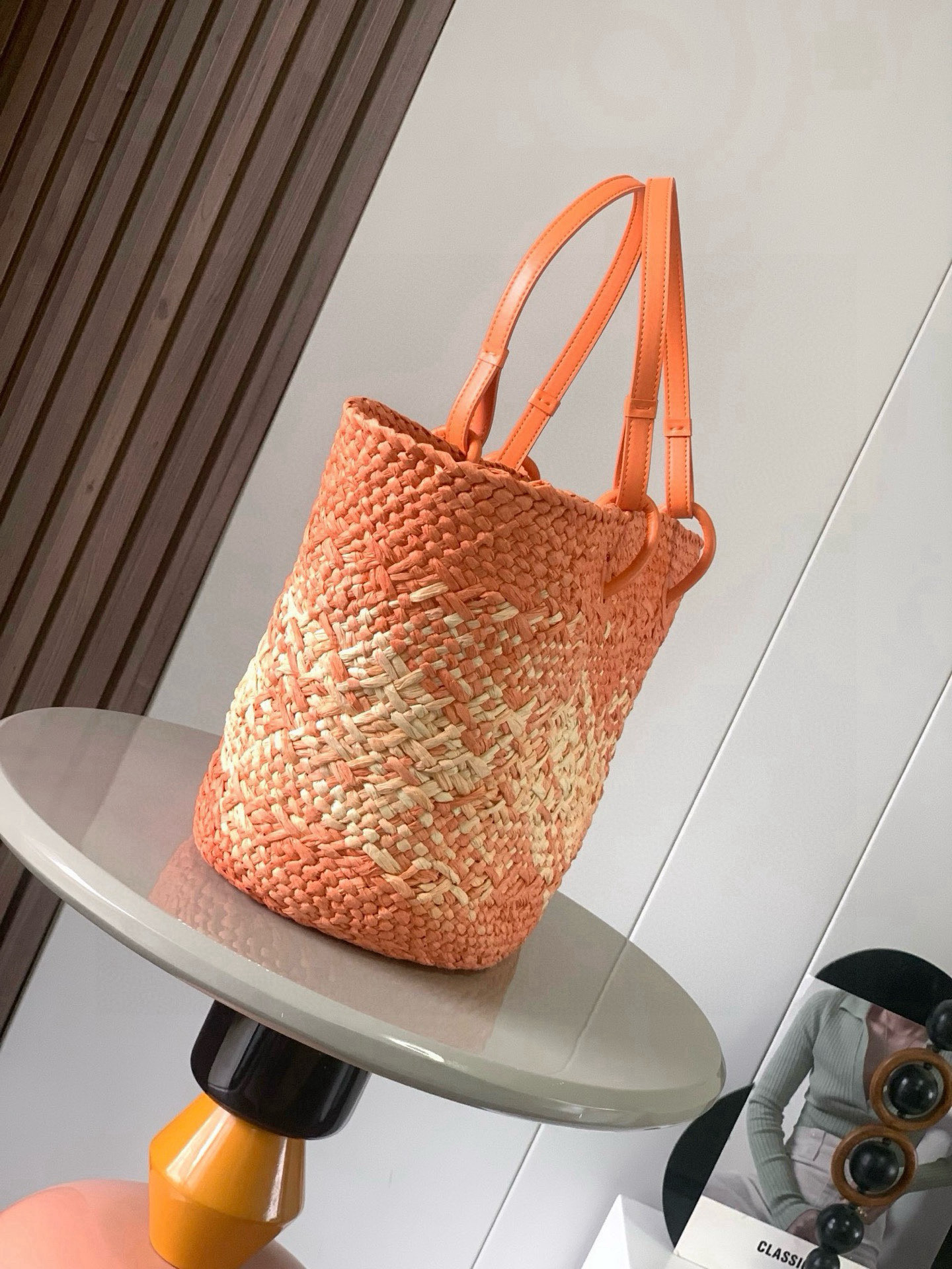 Hand-Woven Iraka Palm Fibre Basket Bag with Cow Leather Details - 图片 2
