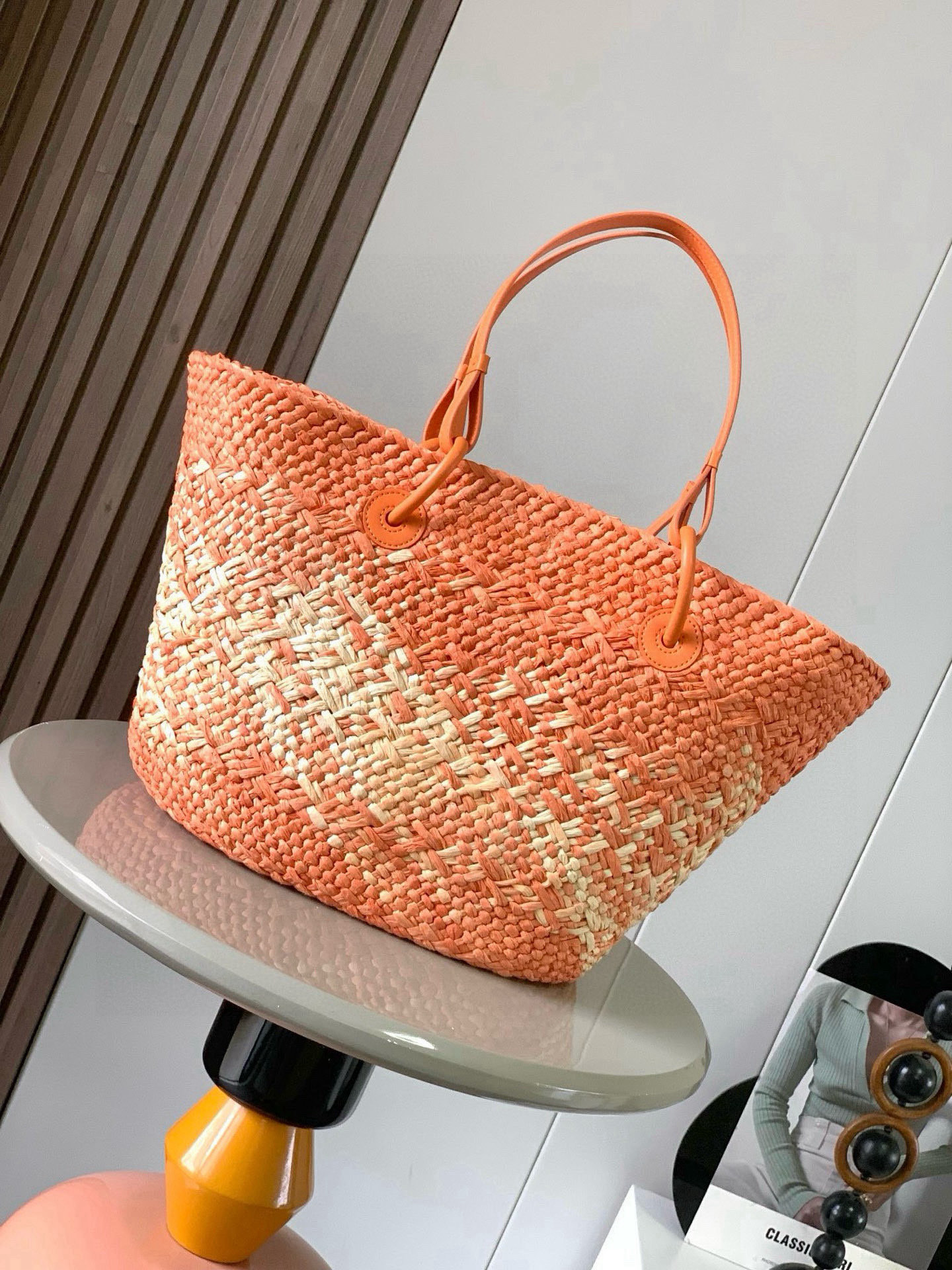Hand-Woven Iraka Palm Fibre Basket Bag with Cow Leather Details - 图片 4