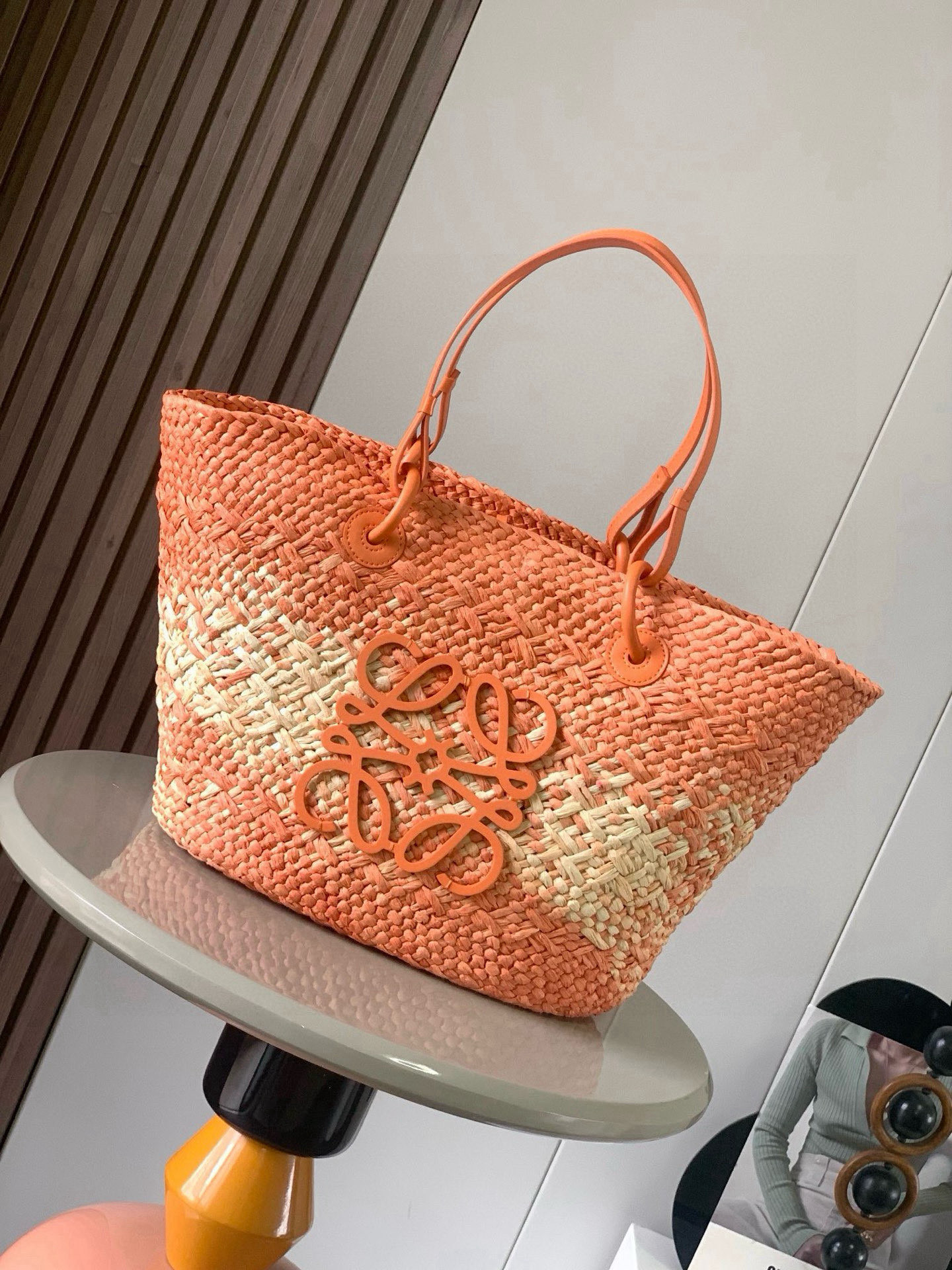 Hand-Woven Iraka Palm Fibre Basket Bag with Cow Leather Details - 图片 1