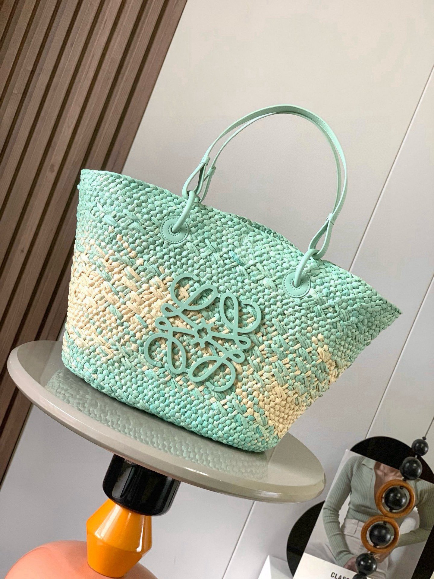 Hand-Woven Iraka Palm Fibre Basket Bag with Cow Leather Details - 图片 1