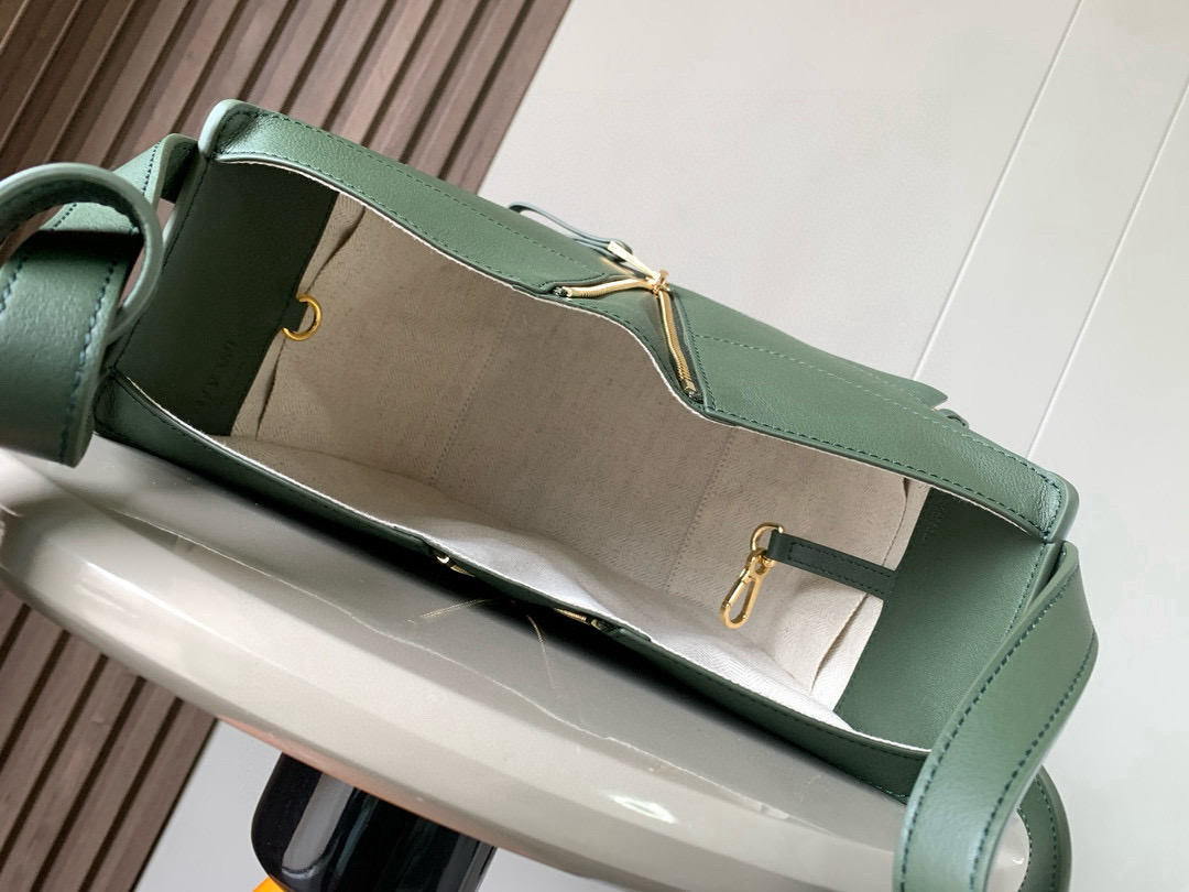 Loewe 特价吊床包20CM新尺寸 bag吊床包疯狂翻牌 太 了