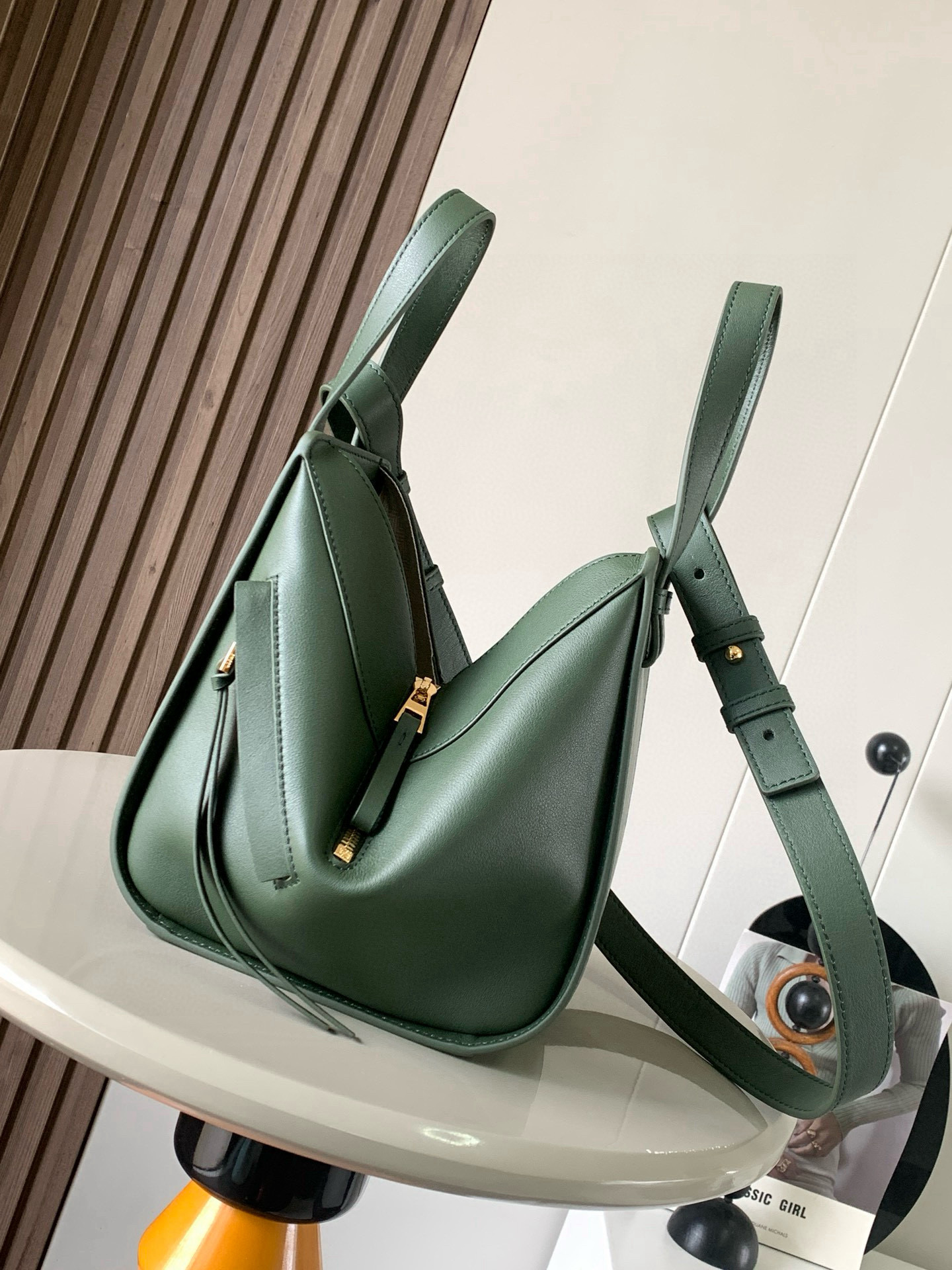 Loewe 特价吊床包20CM新尺寸 bag吊床包疯狂翻牌 太 了