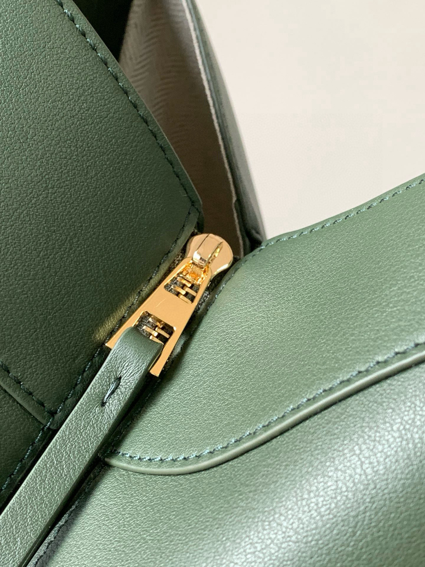 Loewe 特价吊床包20CM新尺寸 bag吊床包疯狂翻牌 太 了