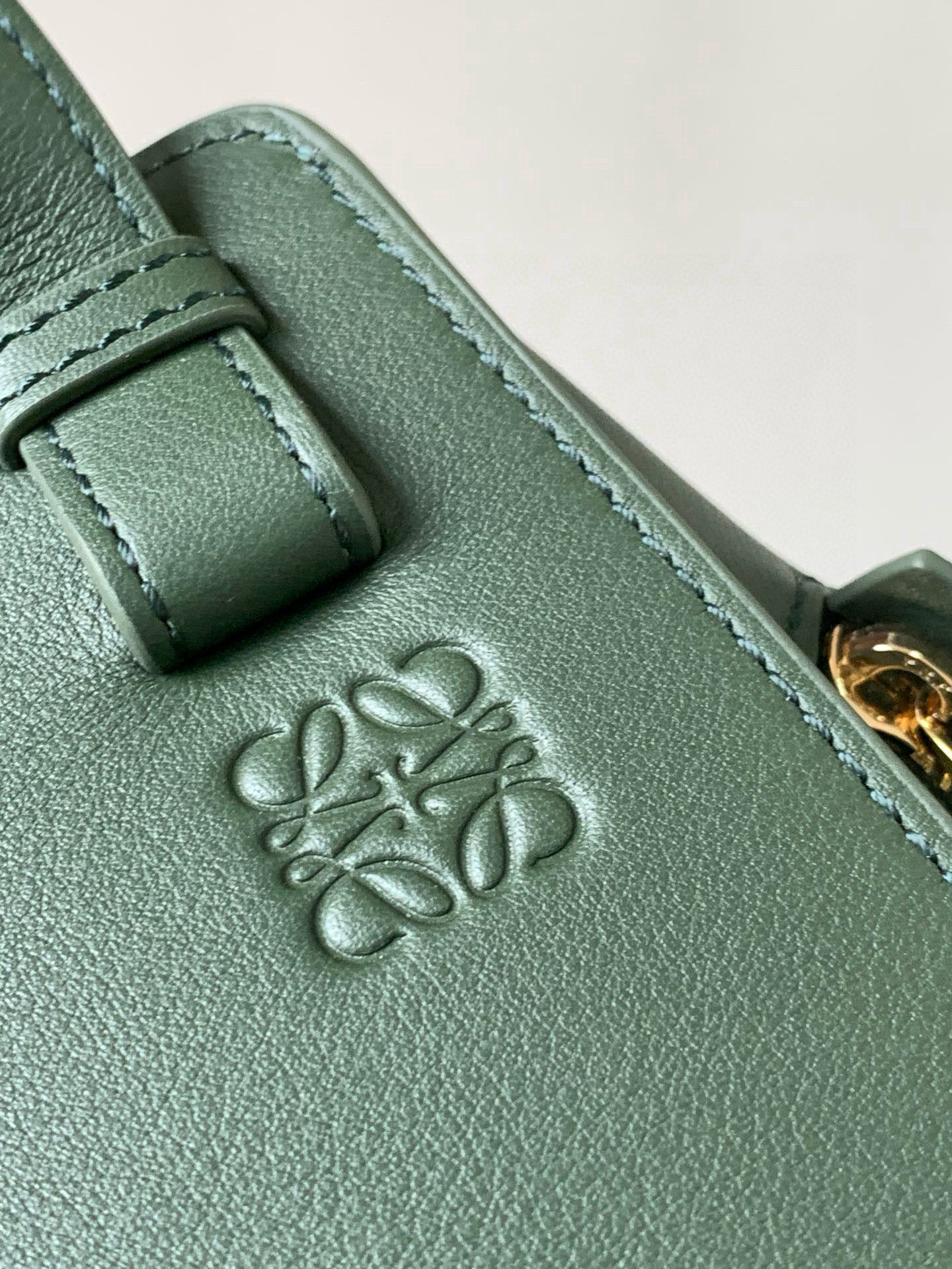 Loewe 特价吊床包20CM新尺寸 bag吊床包疯狂翻牌 太 了