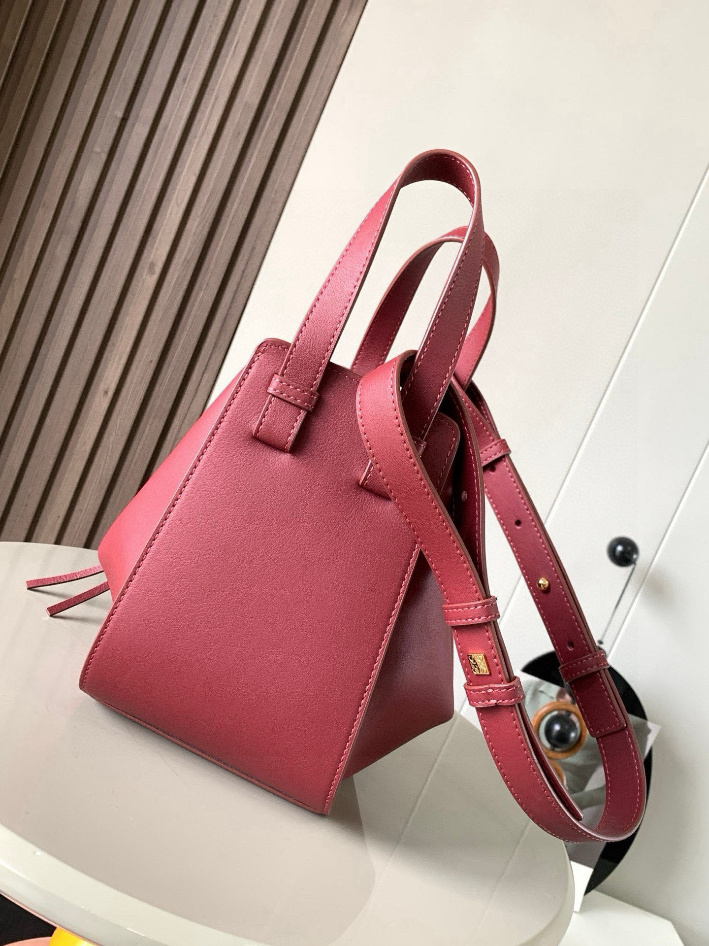 Loewe 特价吊床包20CM新尺寸 bag吊床包疯狂翻牌 太 了