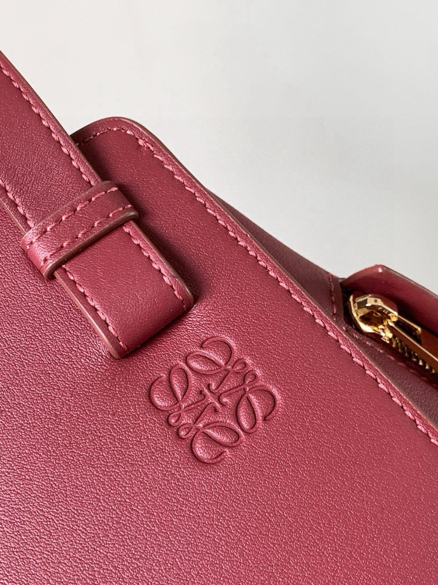 Loewe 特价吊床包20CM新尺寸 bag吊床包疯狂翻牌 太 了