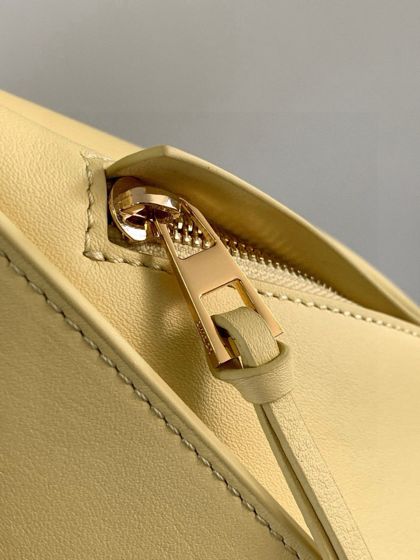 Loewe 特价吊床包20CM新尺寸 bag吊床包疯狂翻牌 太 了