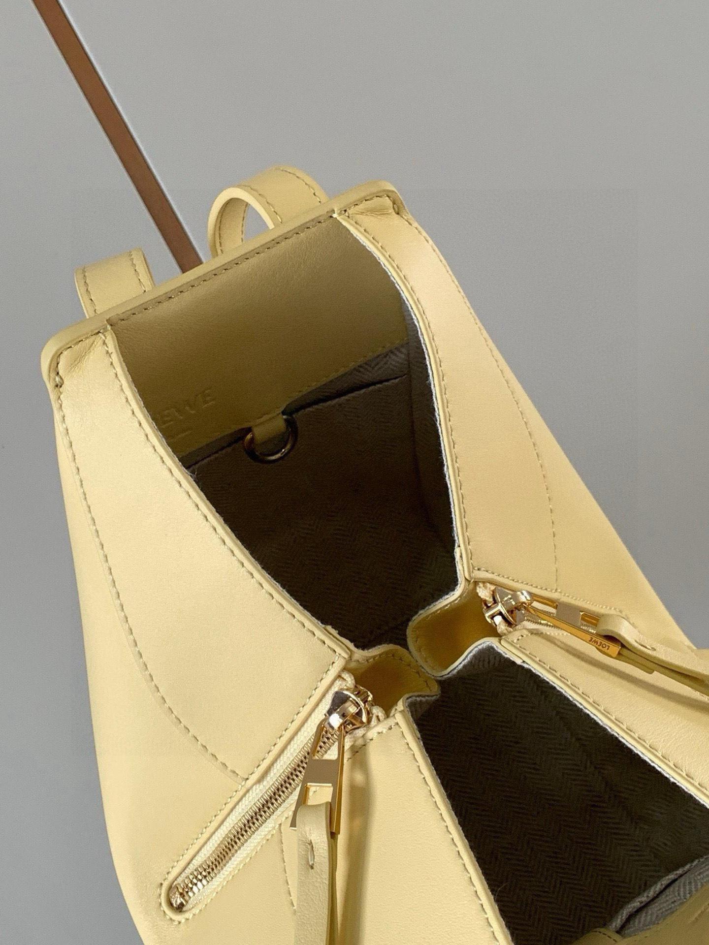 Loewe 特价吊床包20CM新尺寸 bag吊床包疯狂翻牌 太 了