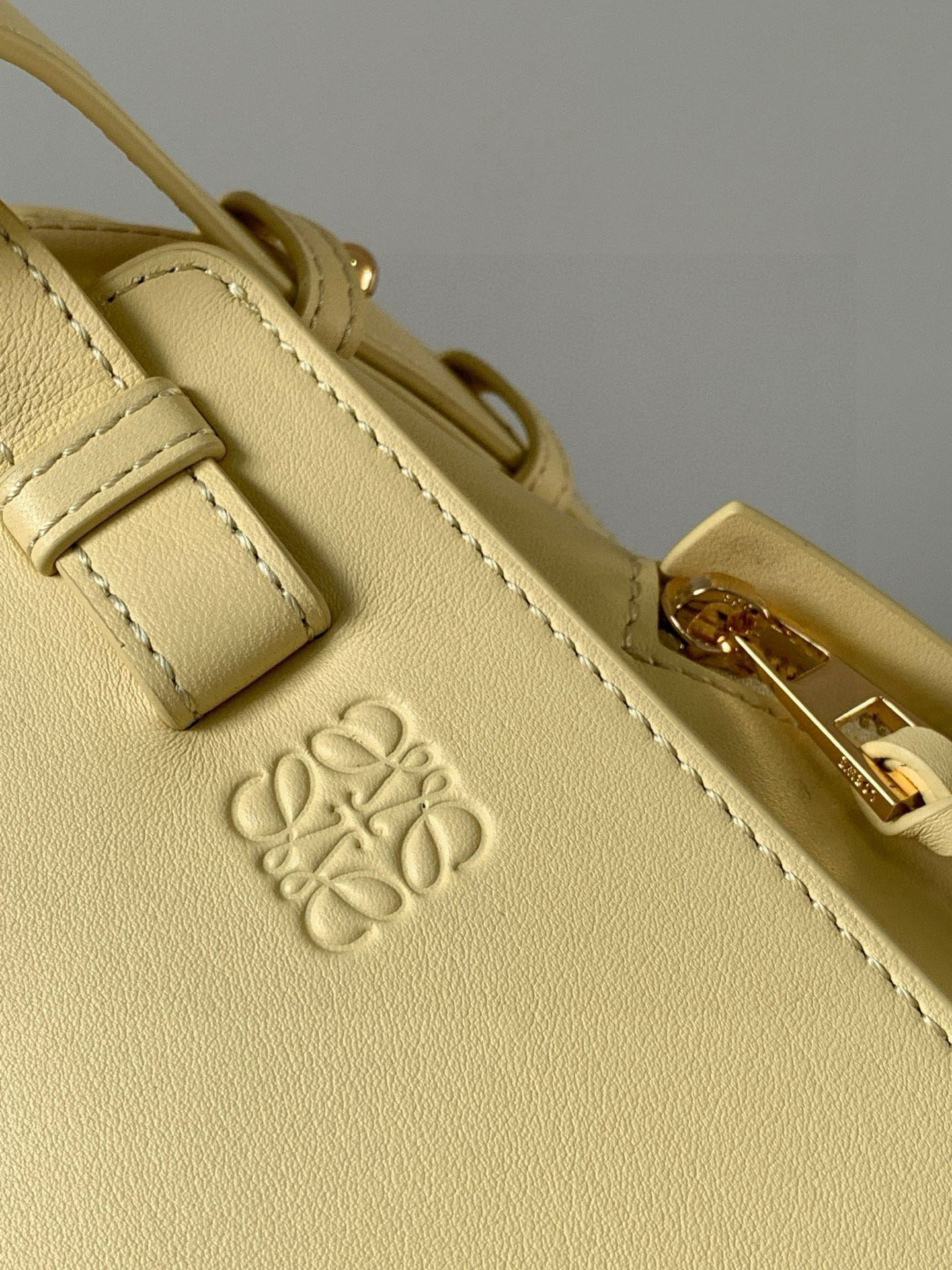 Loewe 特价吊床包20CM新尺寸 bag吊床包疯狂翻牌 太 了
