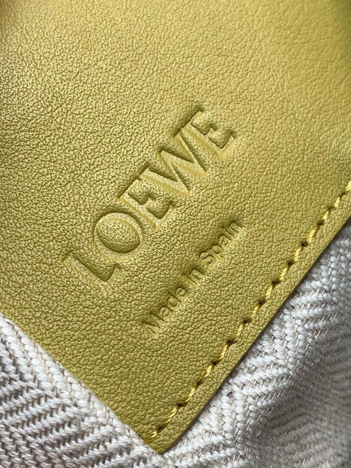 Loewe 特价吊床包20CM新尺寸 bag吊床包疯狂翻牌 太 了