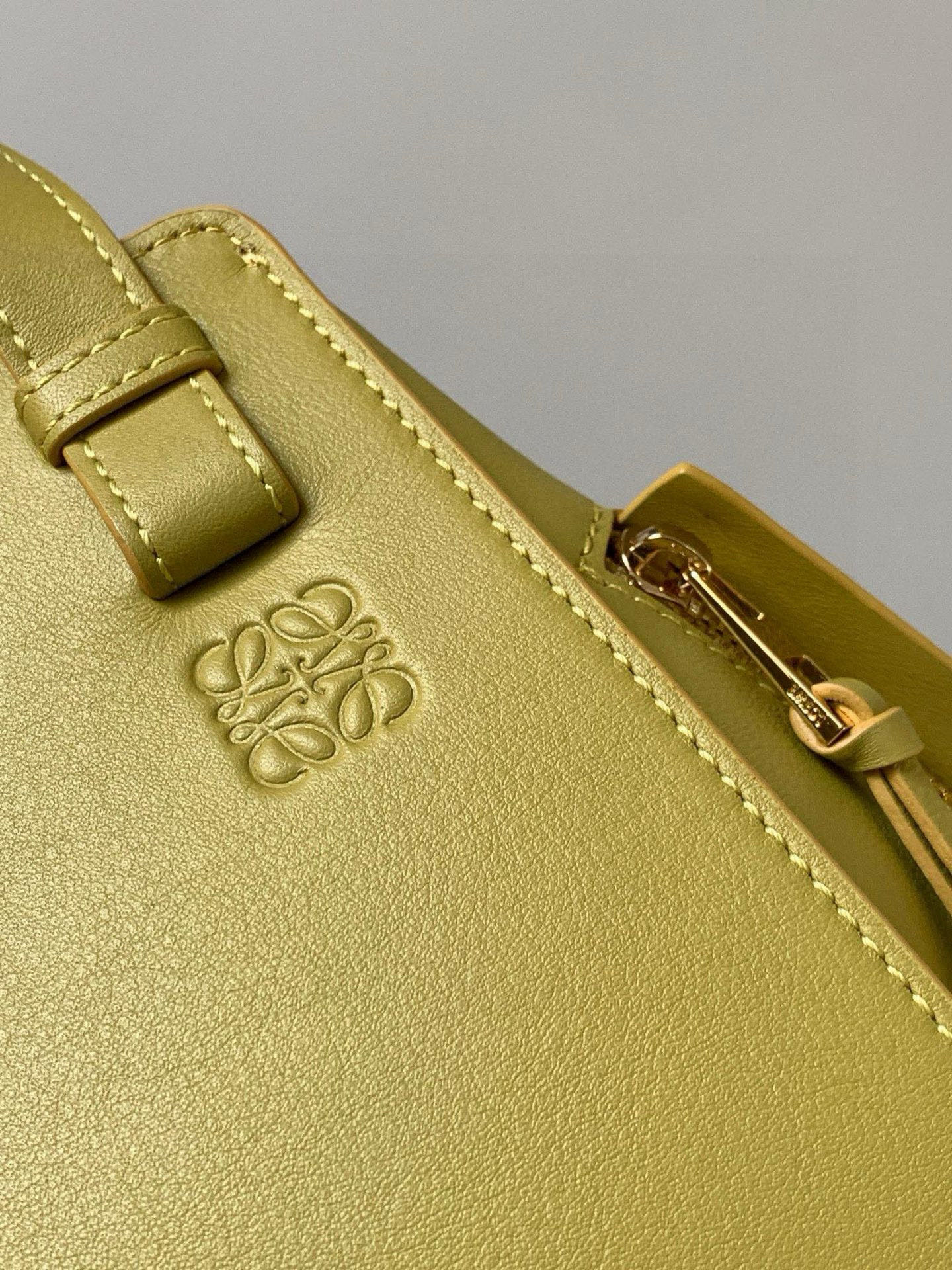 Loewe 特价吊床包20CM新尺寸 bag吊床包疯狂翻牌 太 了