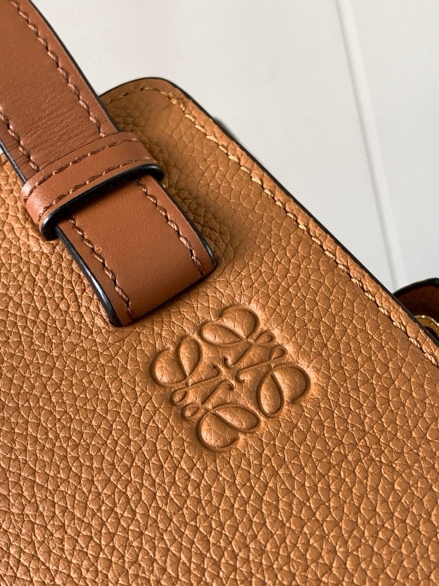 Loewe 特价吊床包20CM新尺寸 bag吊床包疯狂翻牌 太 了
