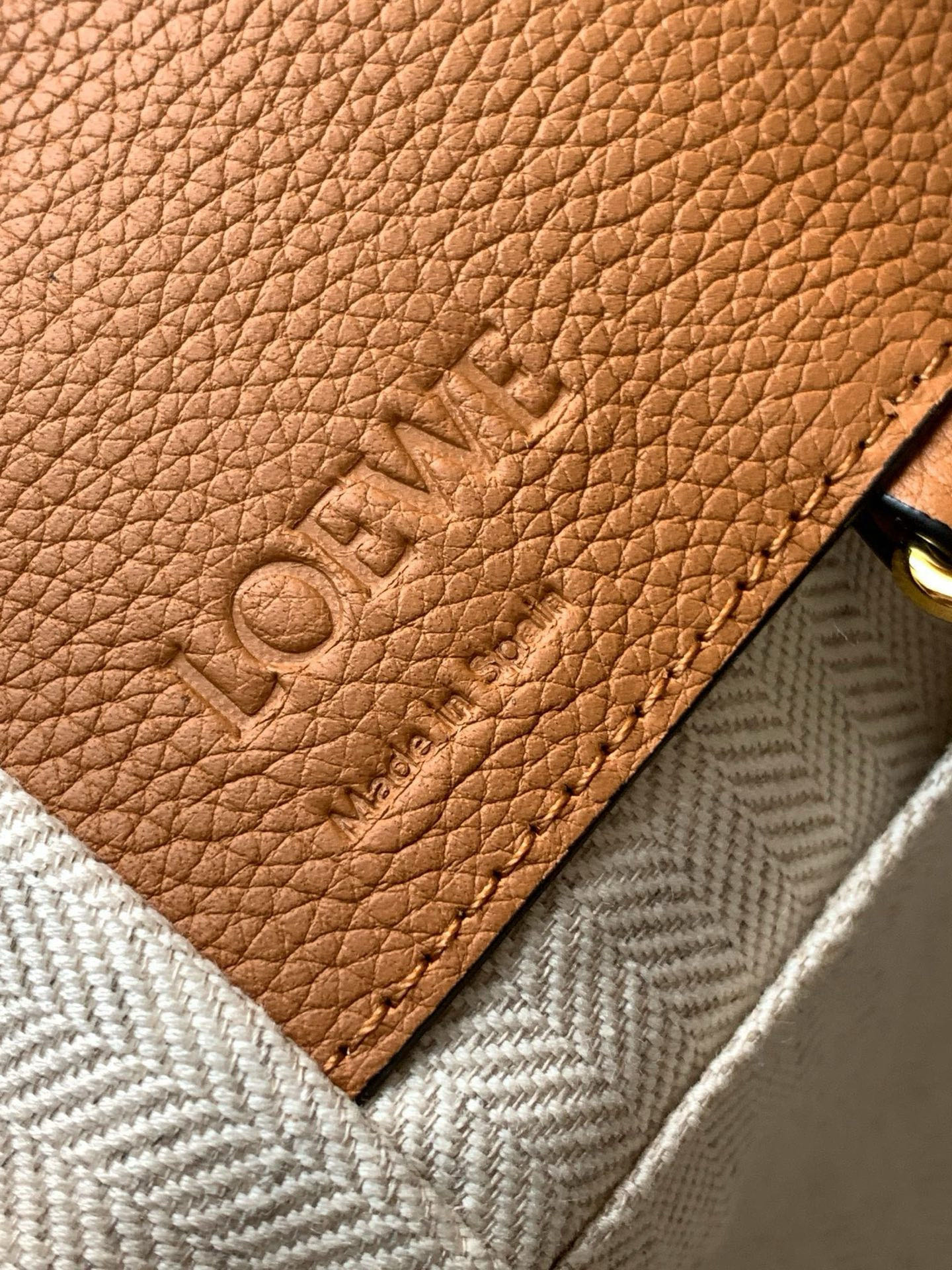 Loewe 特价吊床包20CM新尺寸 bag吊床包疯狂翻牌 太 了