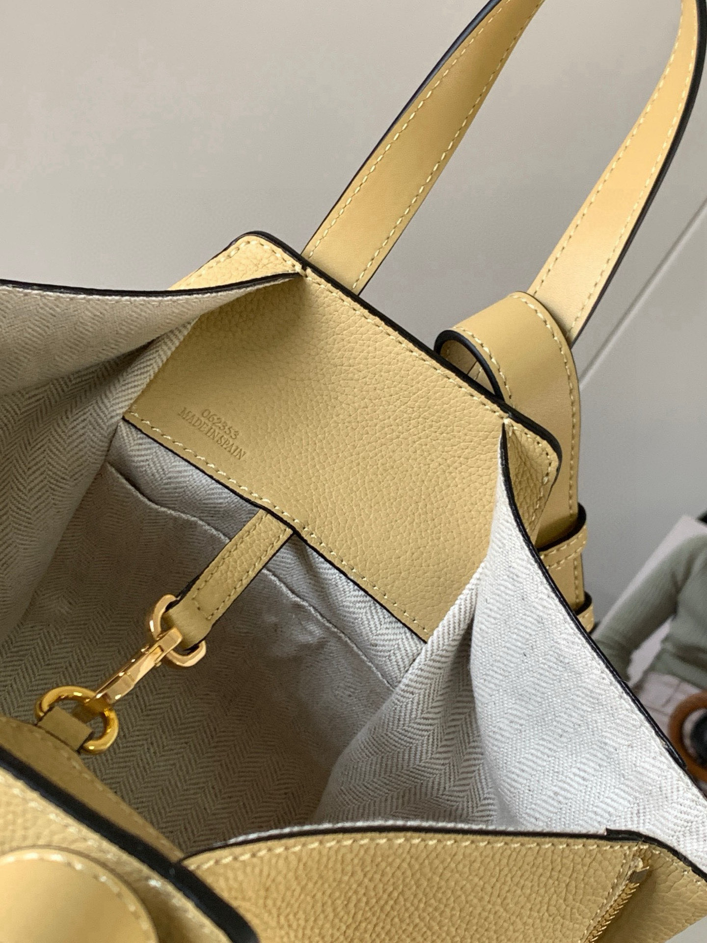 Loewe 特价吊床包20CM新尺寸 bag吊床包疯狂翻牌 太 了